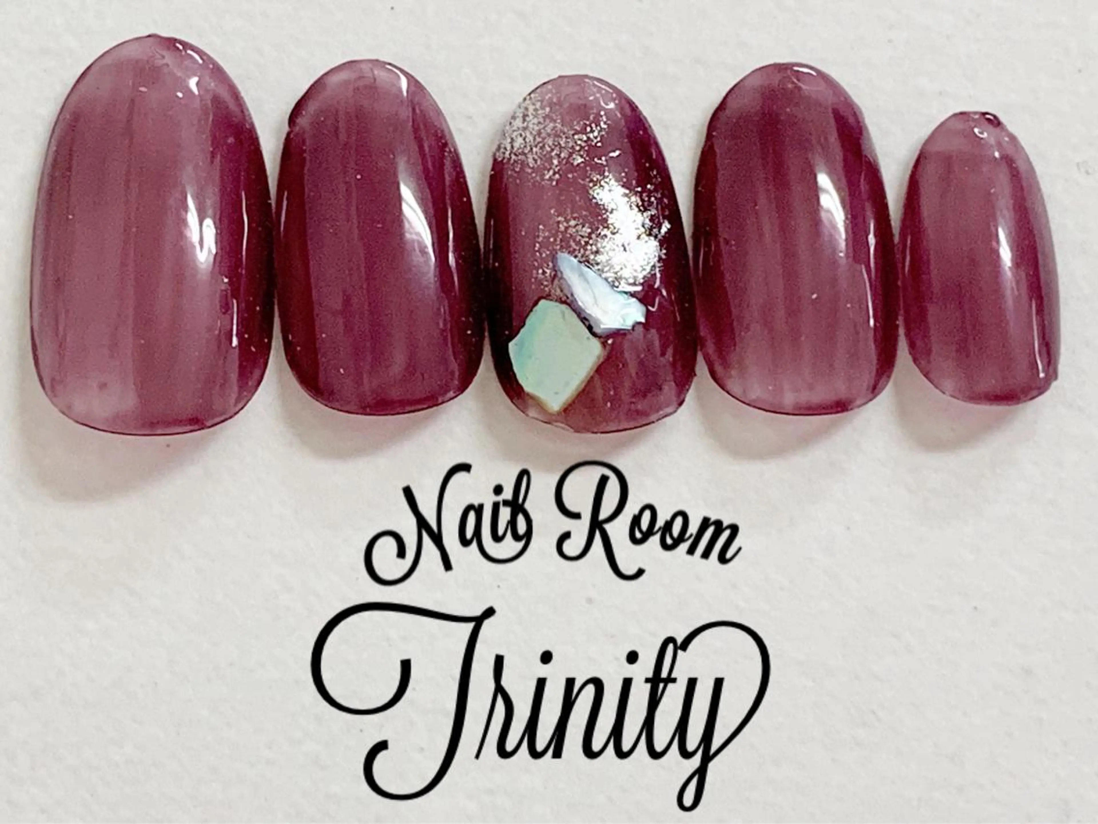 ネイル ハンドネイル Trinity ネイリストスタッフのネイルデザイン