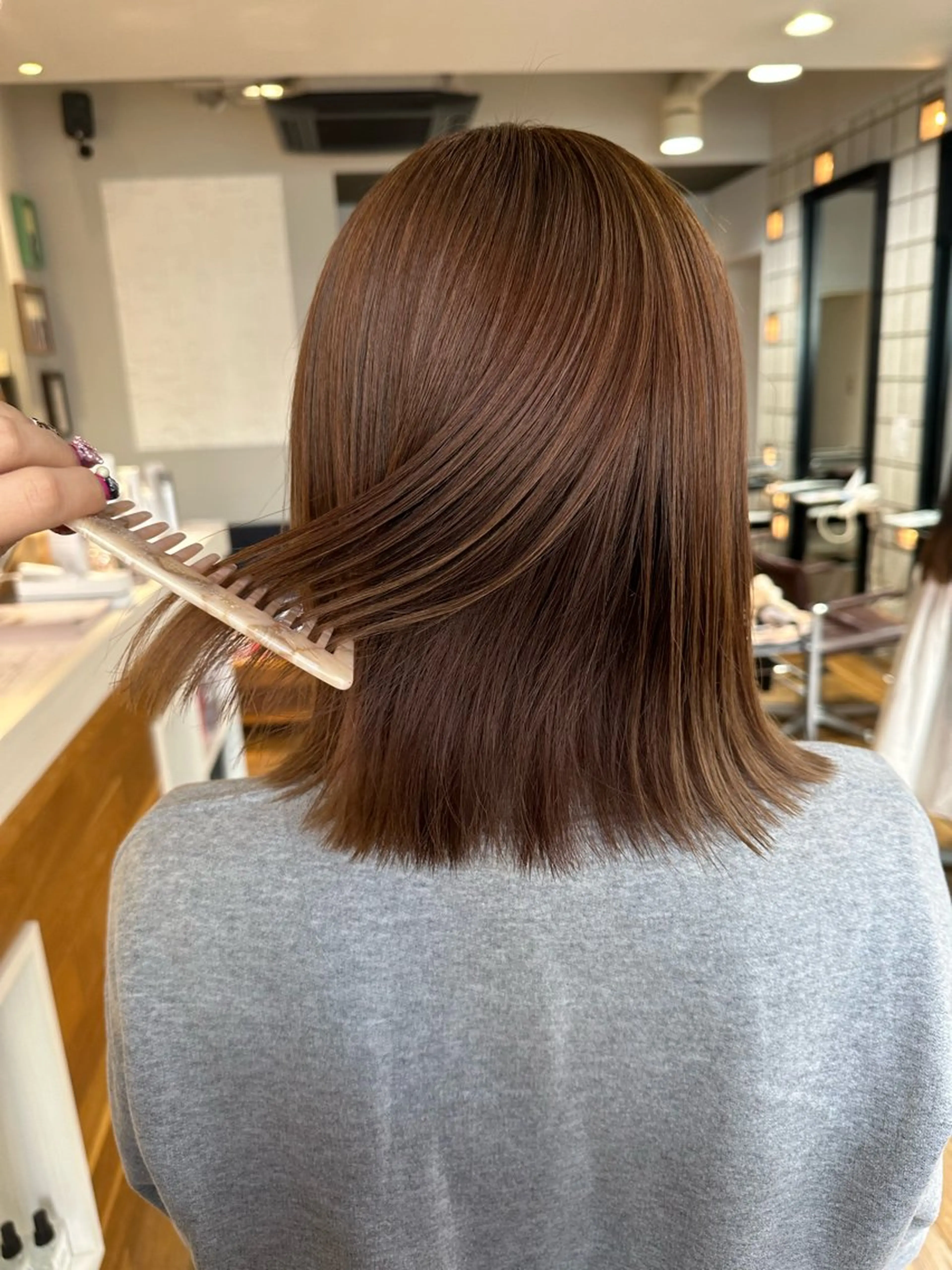 ミディアム カラー 塩澤 榛奈のヘアスタイル