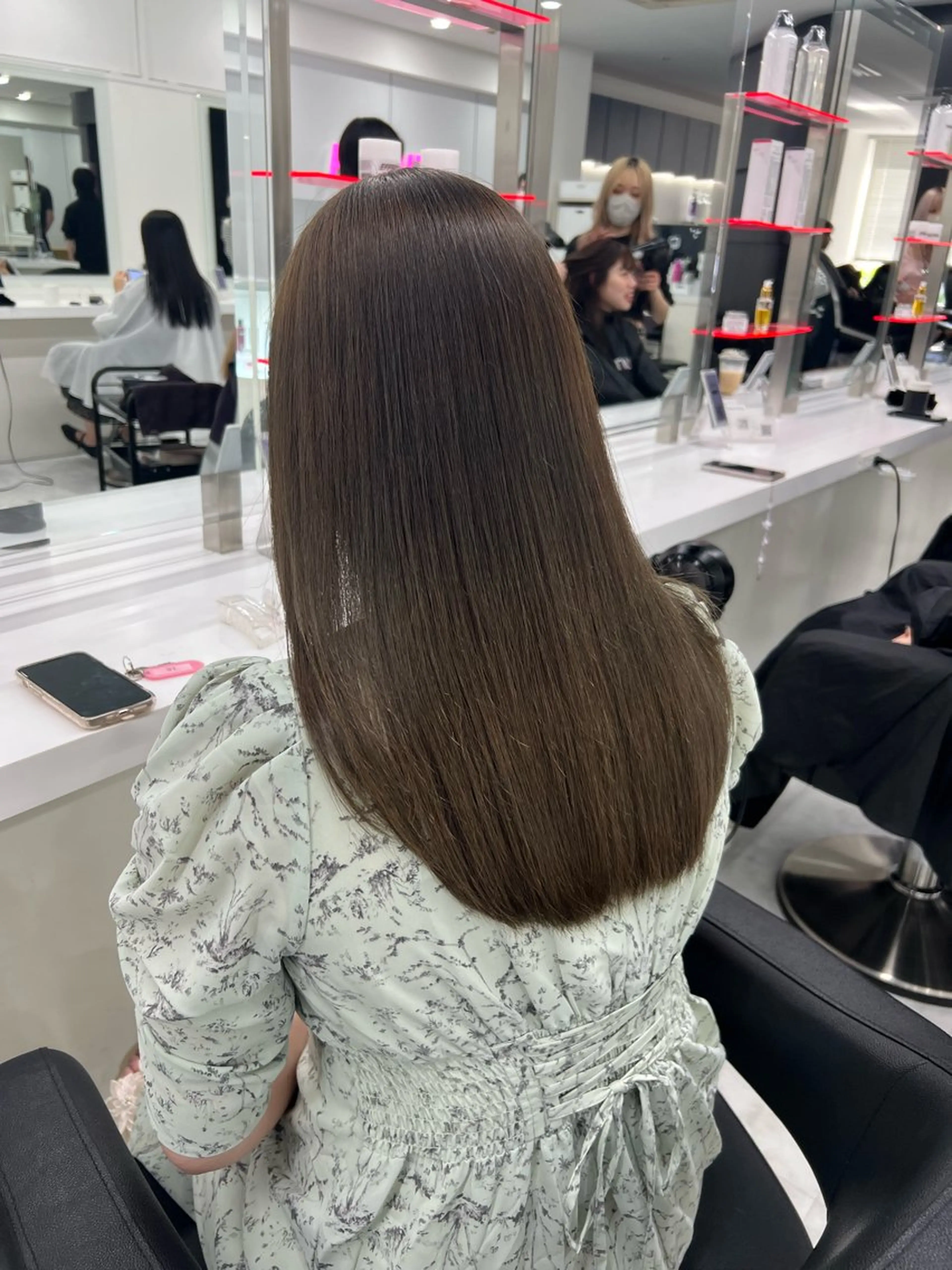 ロング カラー ダブルカラー 縮毛矯正 透明感カラー🫧 レイヤーカットのヘアスタイル