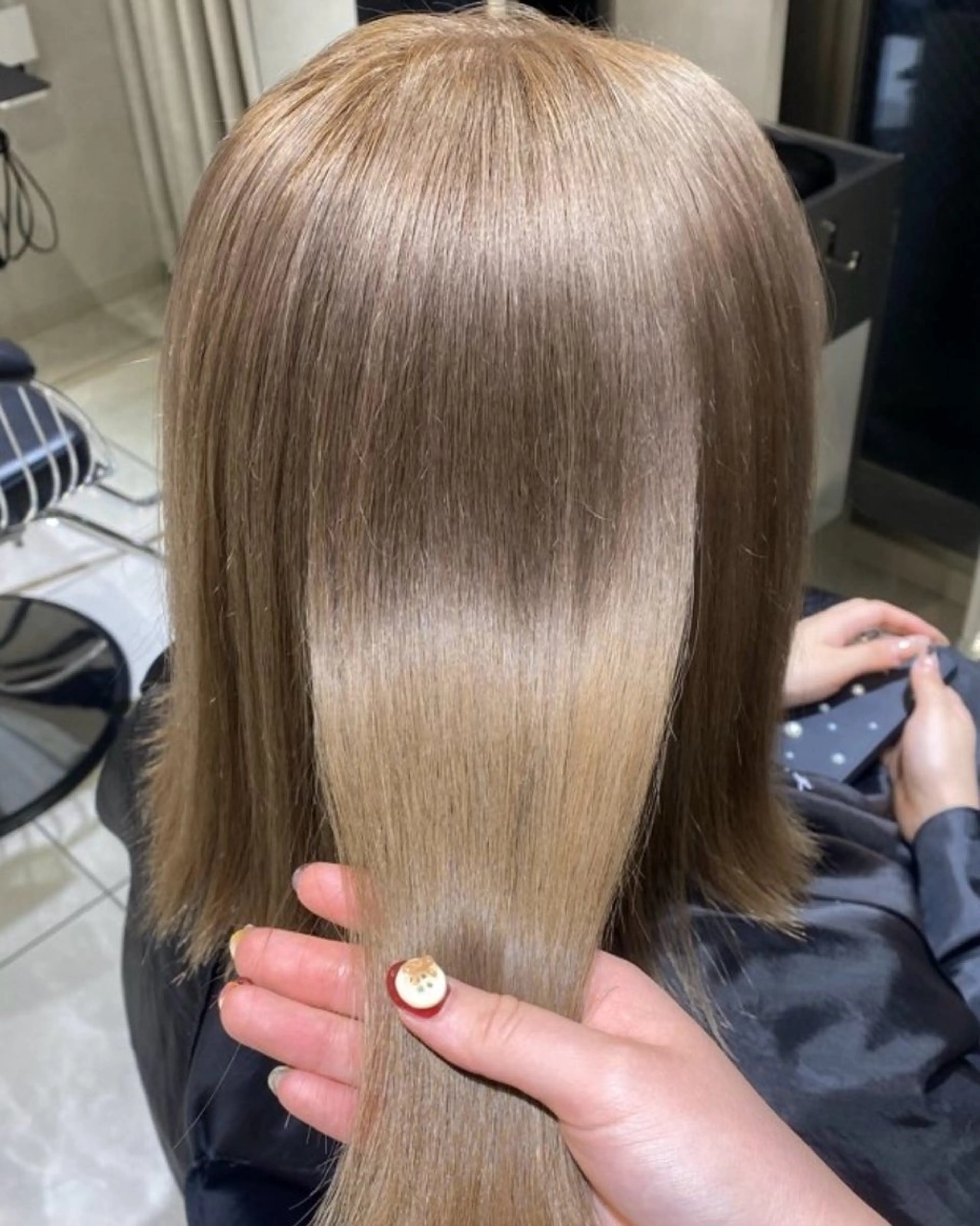 ミディアム ヘアカラー 色落ちまで綺麗な上品 ハイトーン／ふうか☽のヘアスタイル