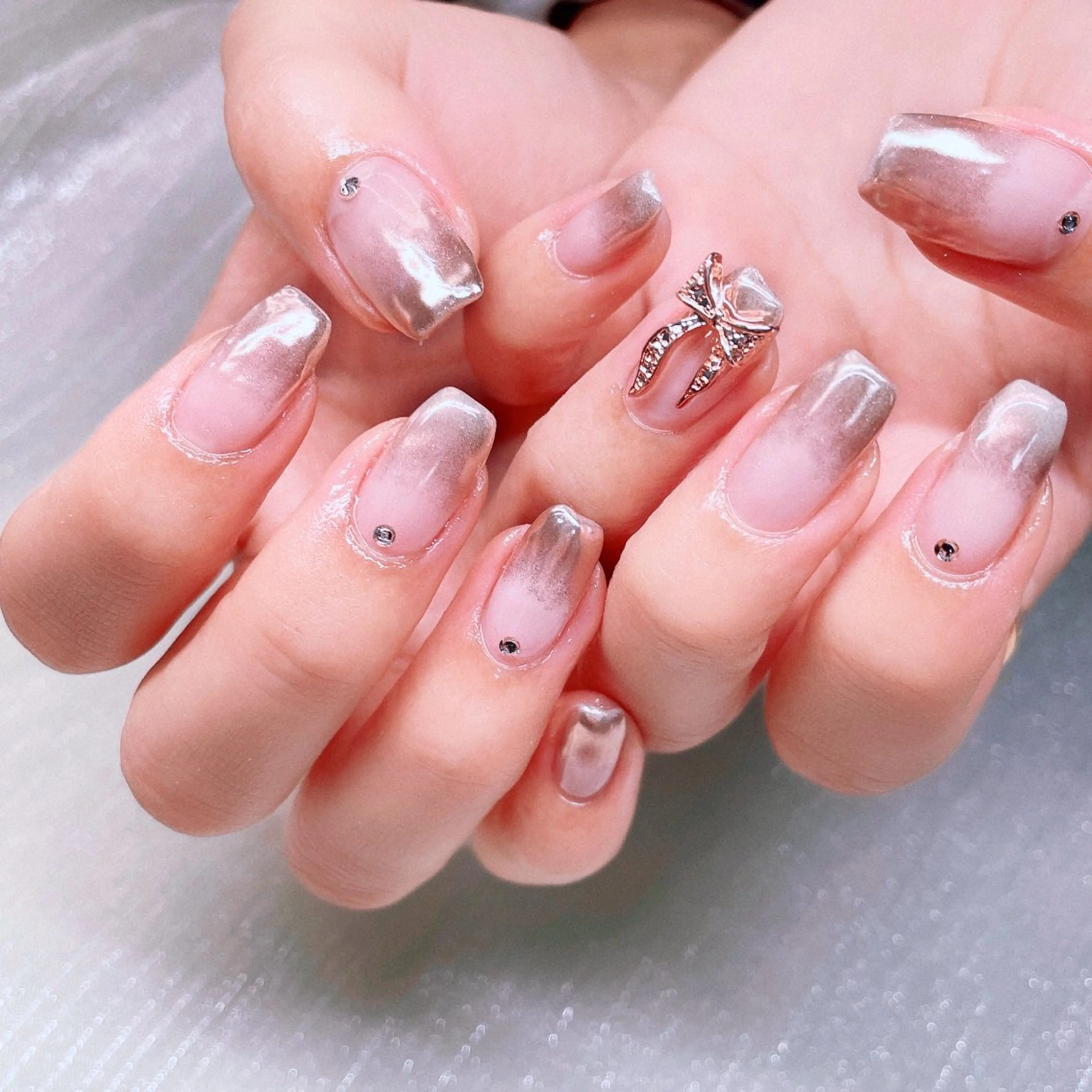 ネイル 長さ出し グラデーション ストーンネイル ハンドネイル Nailist suzuのネイルデザイン