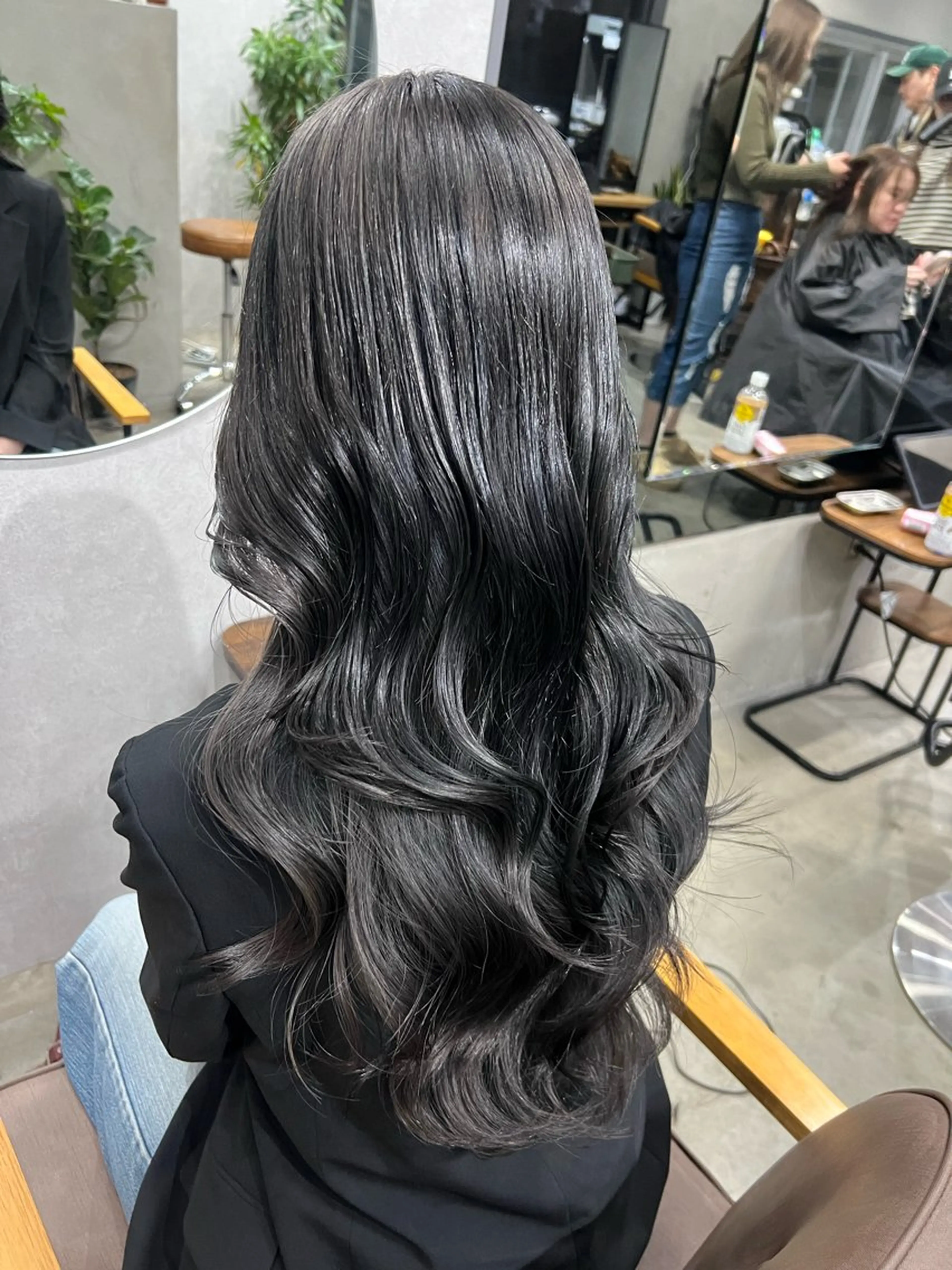 ロング カット ヘアカラー トリートメント maya レイヤーカットのヘアスタイル