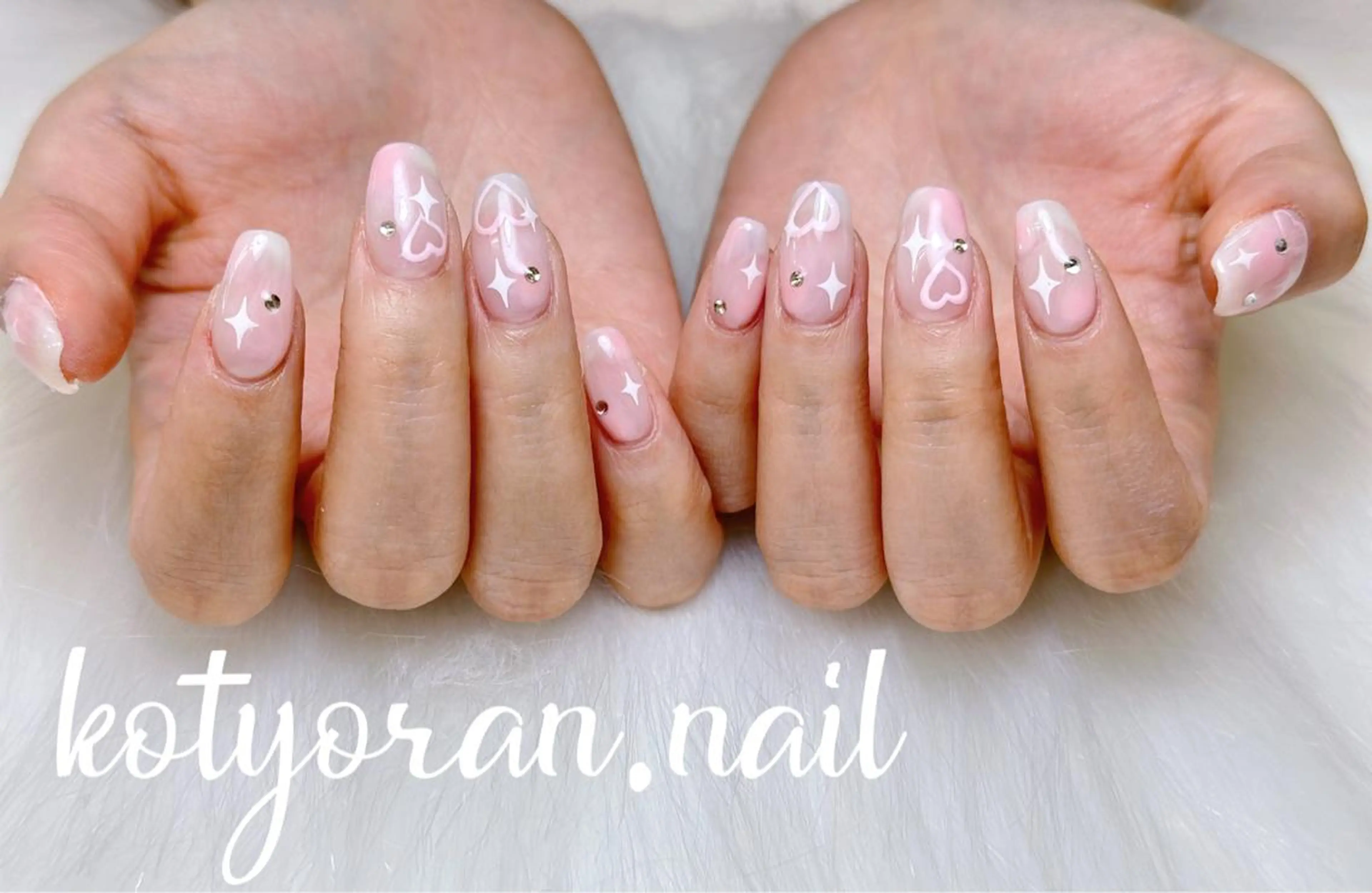 ロング カラー パーマ ヘアアレンジ キッズ ネイル マツエク・マツパ アイブロウ Mona【パラジェル ・長さ出し専門店】のネイルデザイン