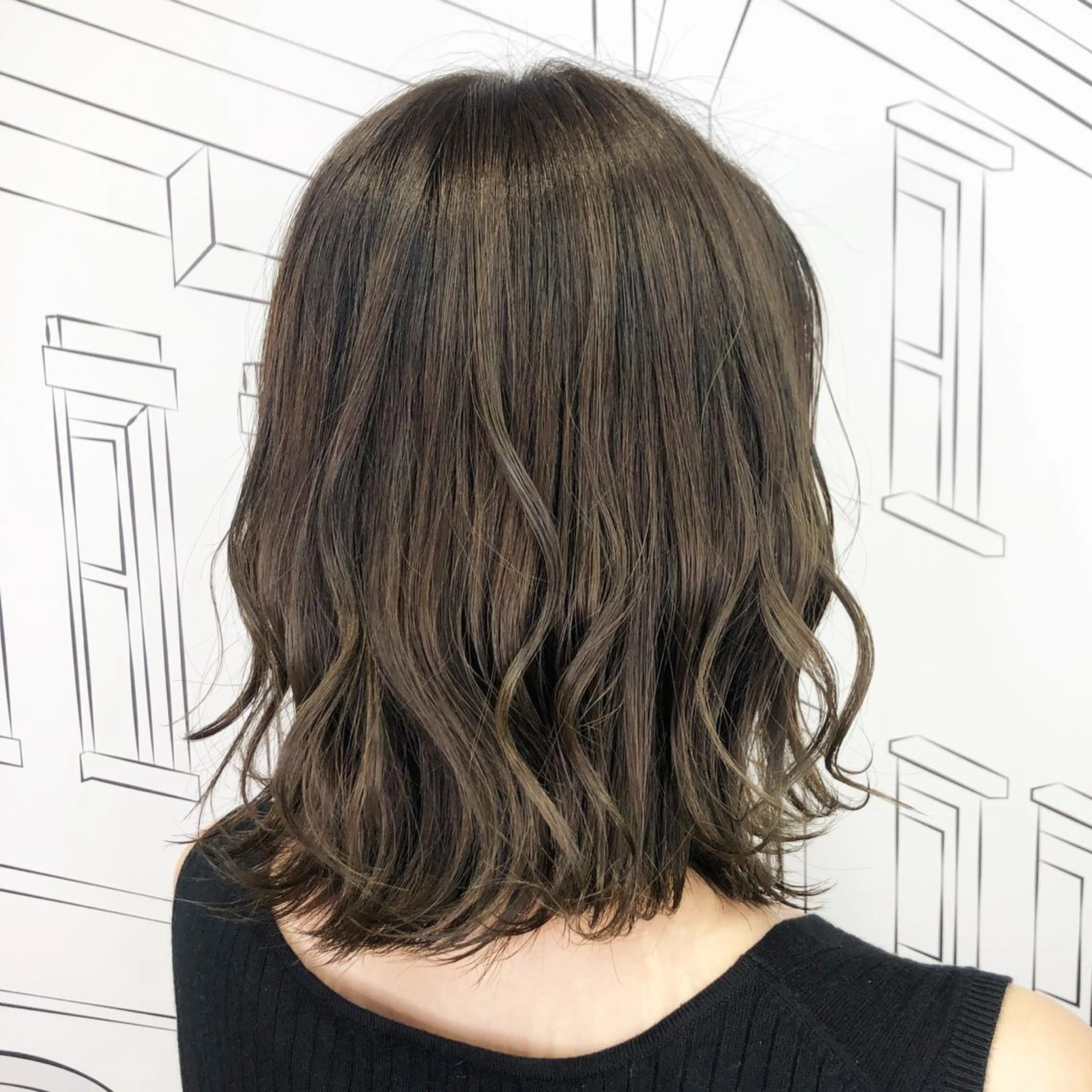 ミディアム カラー カット ヘアカラー トリートメント TOMOKA 艶髪/透明感カラーのヘアスタイル