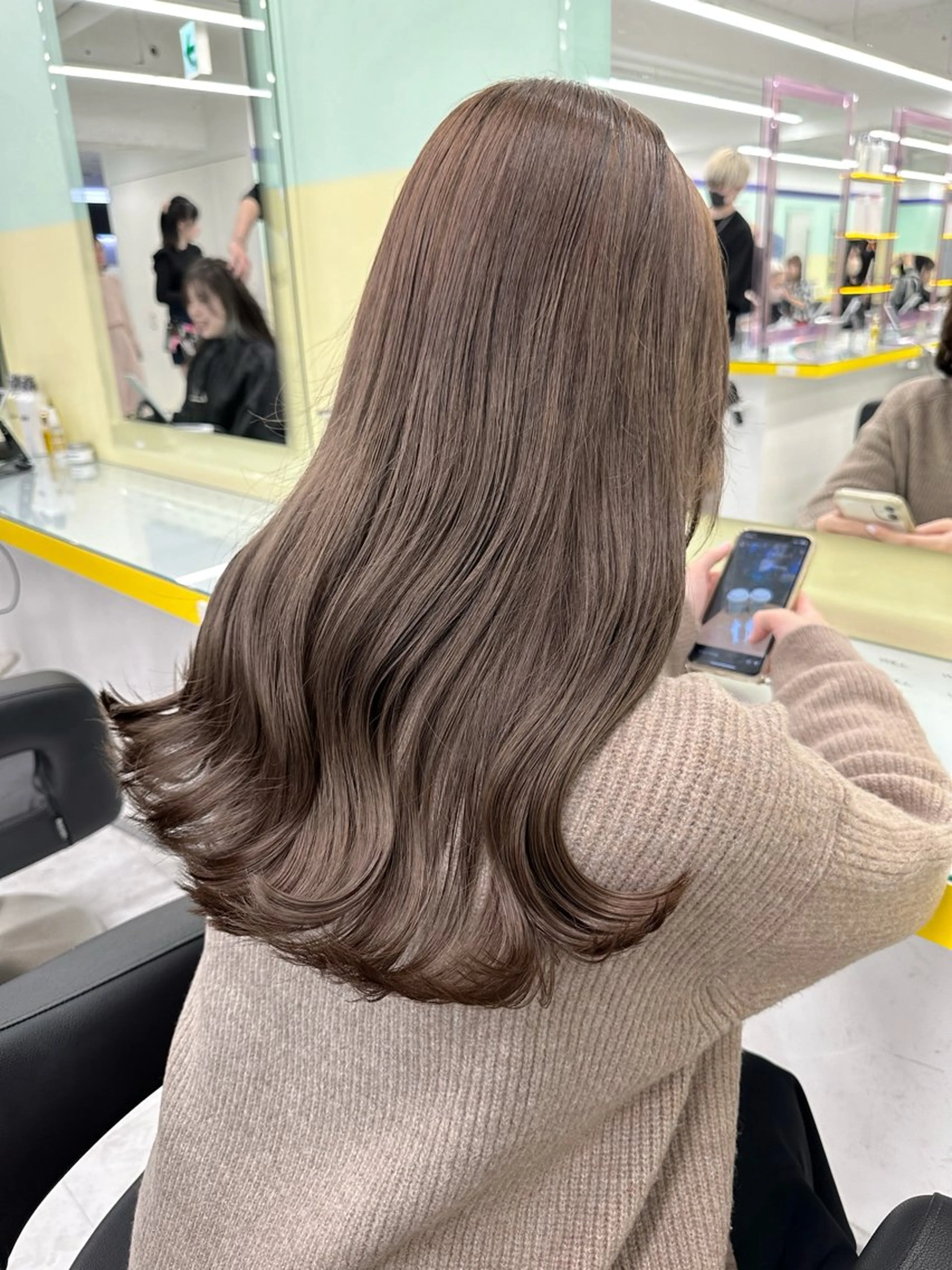 カラー ヘアカラー トリートメント 地毛風縮毛矯正飛我 赤み無し透明感ヘアのヘアスタイル