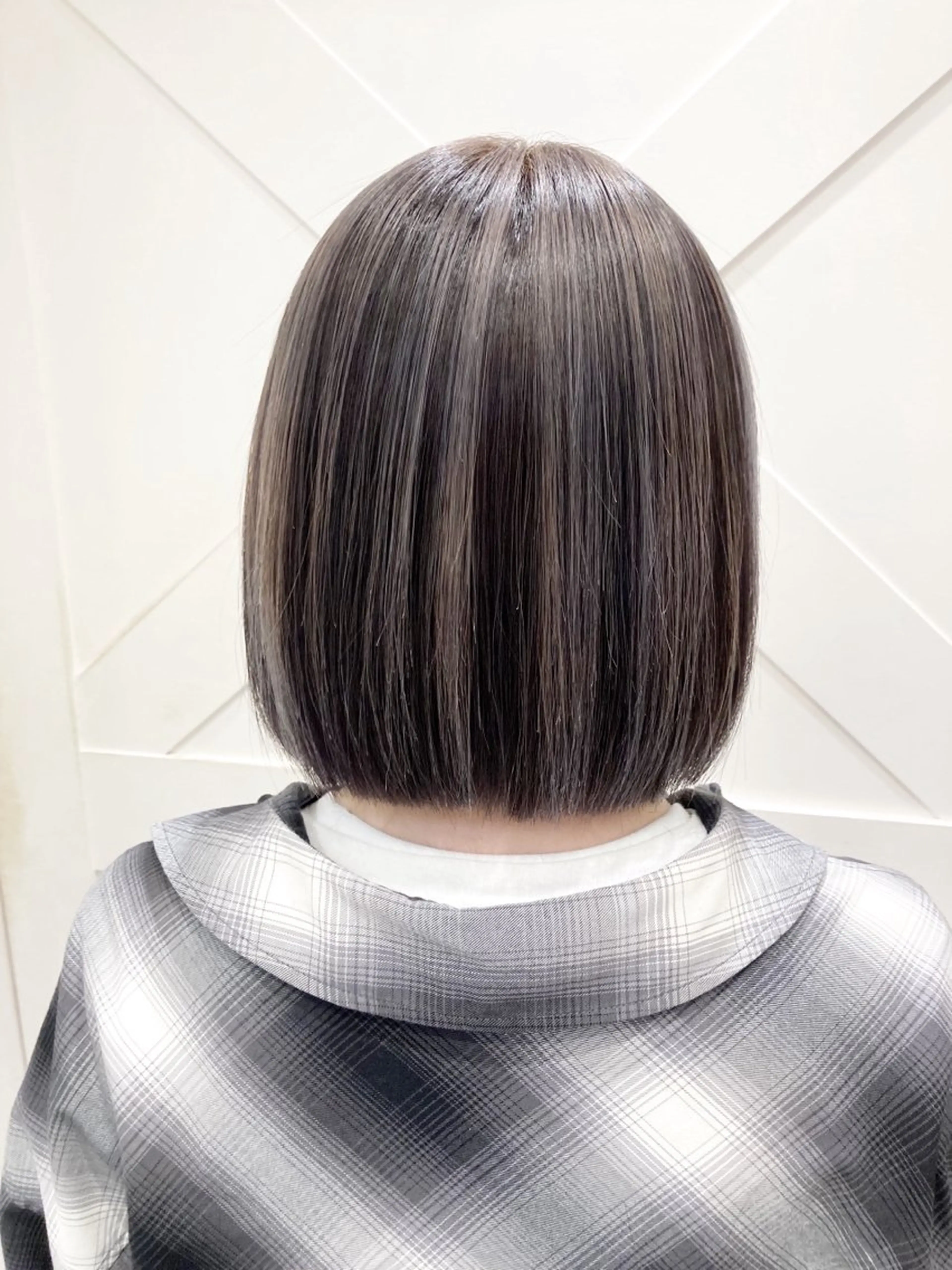 ミディアム ヘアカラー あやかショート 白髪ぼかしのヘアスタイル