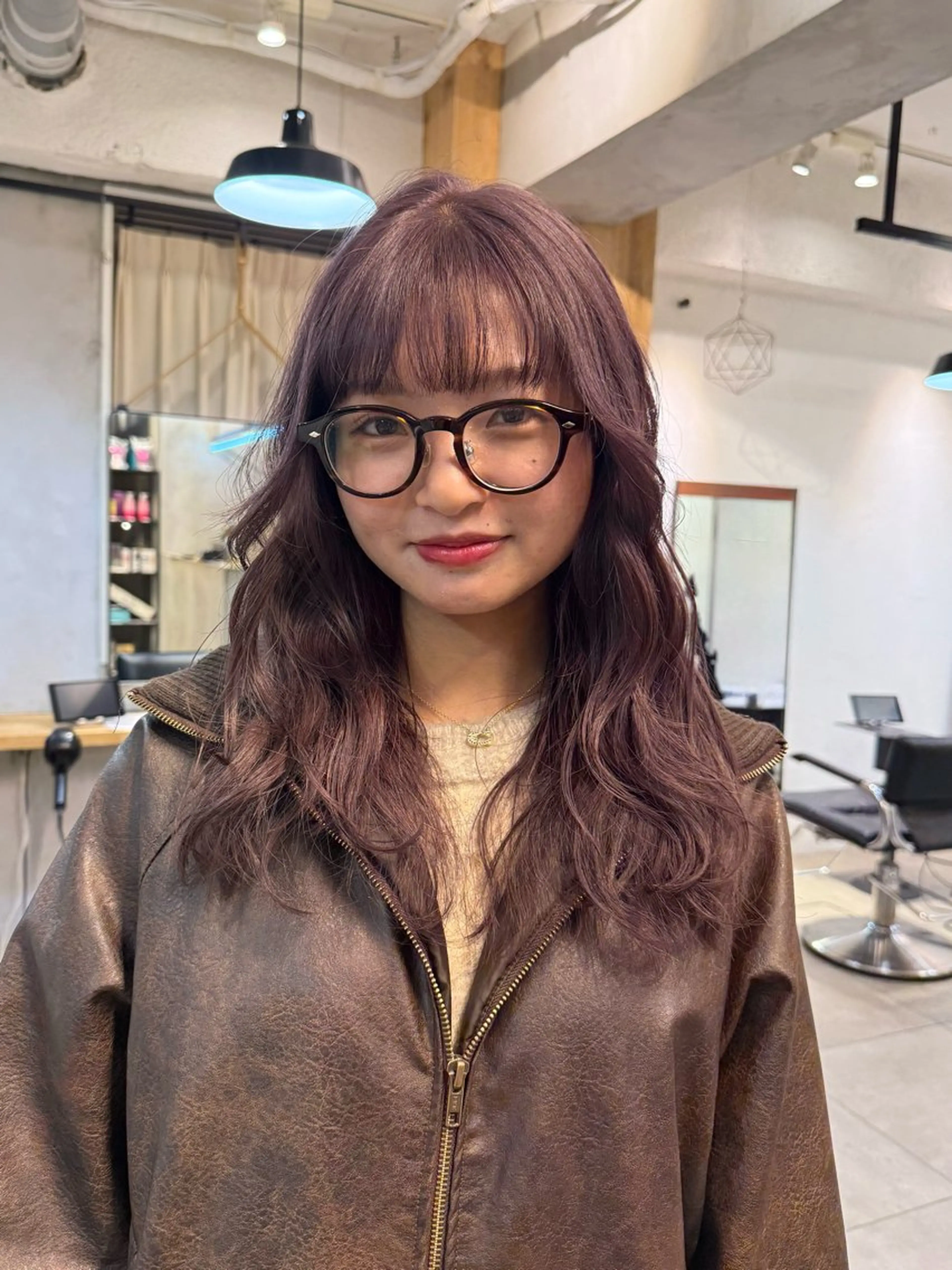 セミロング カラー ミルクティー× グレージュMOMOのヘアスタイル