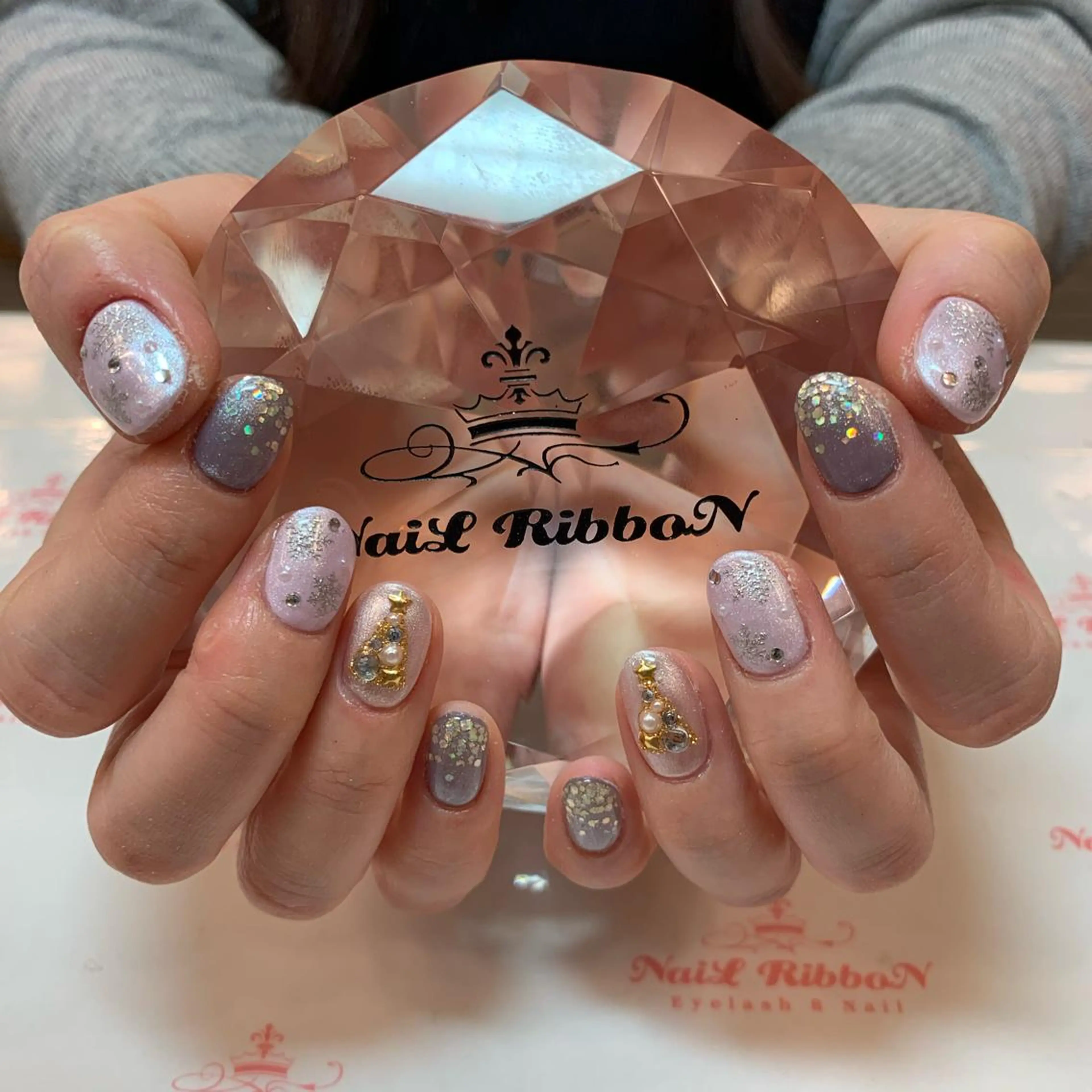 ネイル ネイルリボン 受付スタッフのネイルデザイン