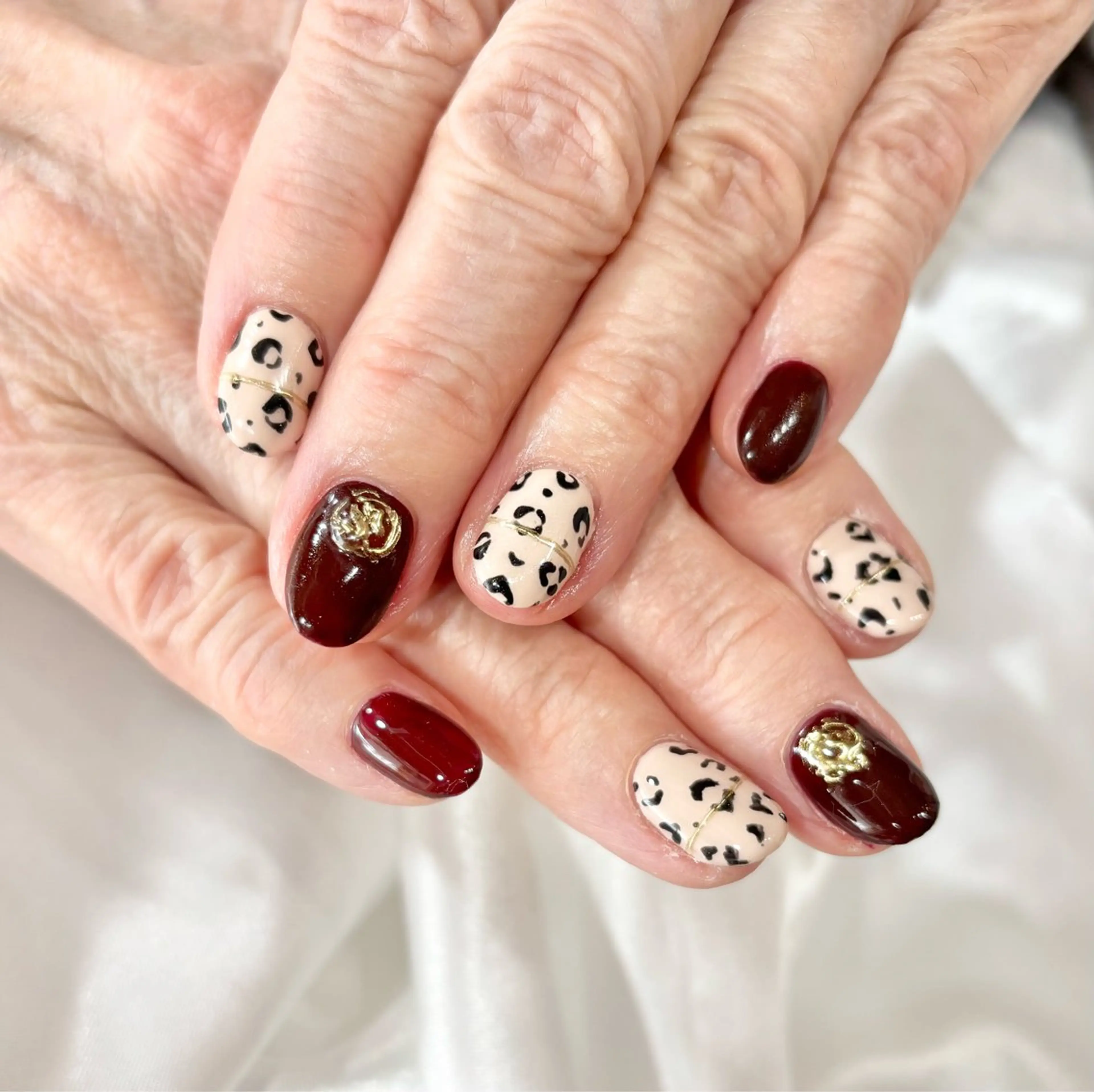 ネイル アニマル柄 ボルドー ハンドネイル nailsister まゆのネイルデザイン