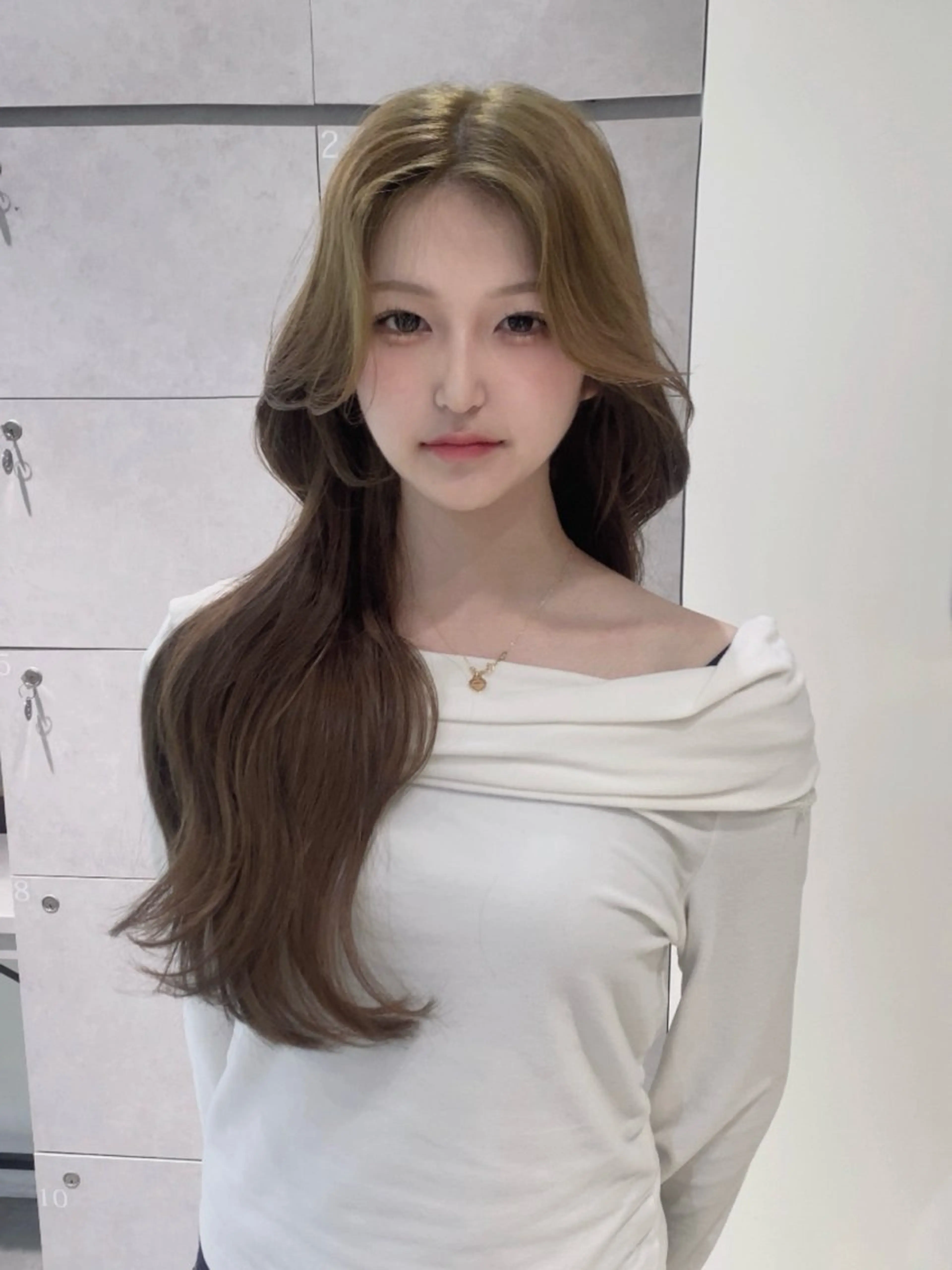 ロング くびれヘア 顔まわりレイヤー 顔周りカット ヨシンモリ 韓国風ヘア 葵 韓国オタク美容師 レイヤーカットのヘアスタイル