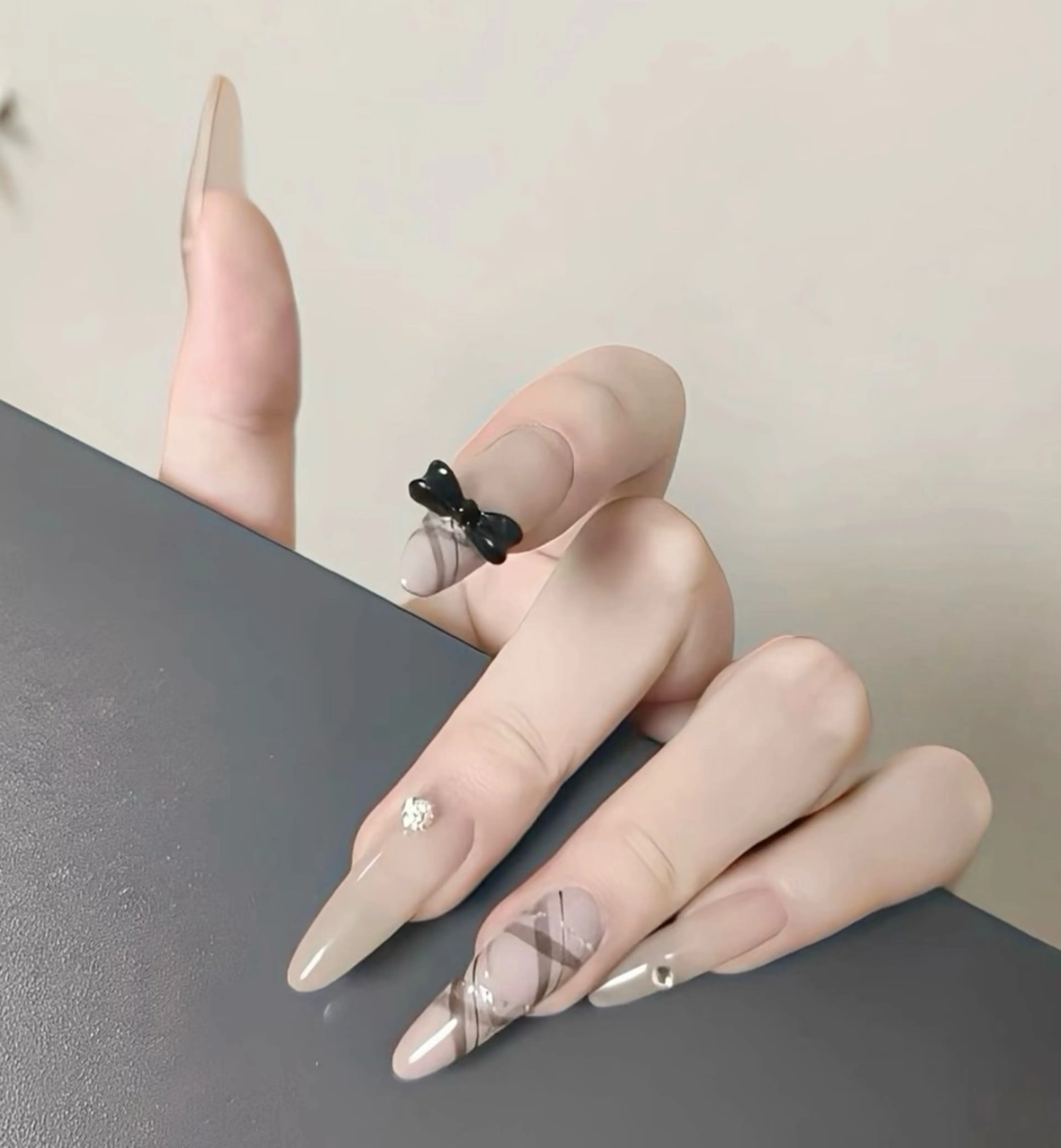 ネイル チークネイル 長さ出し フレンチネイル ガーリー 韓国ネイル sun nail池袋 モデル募集のネイルデザイン