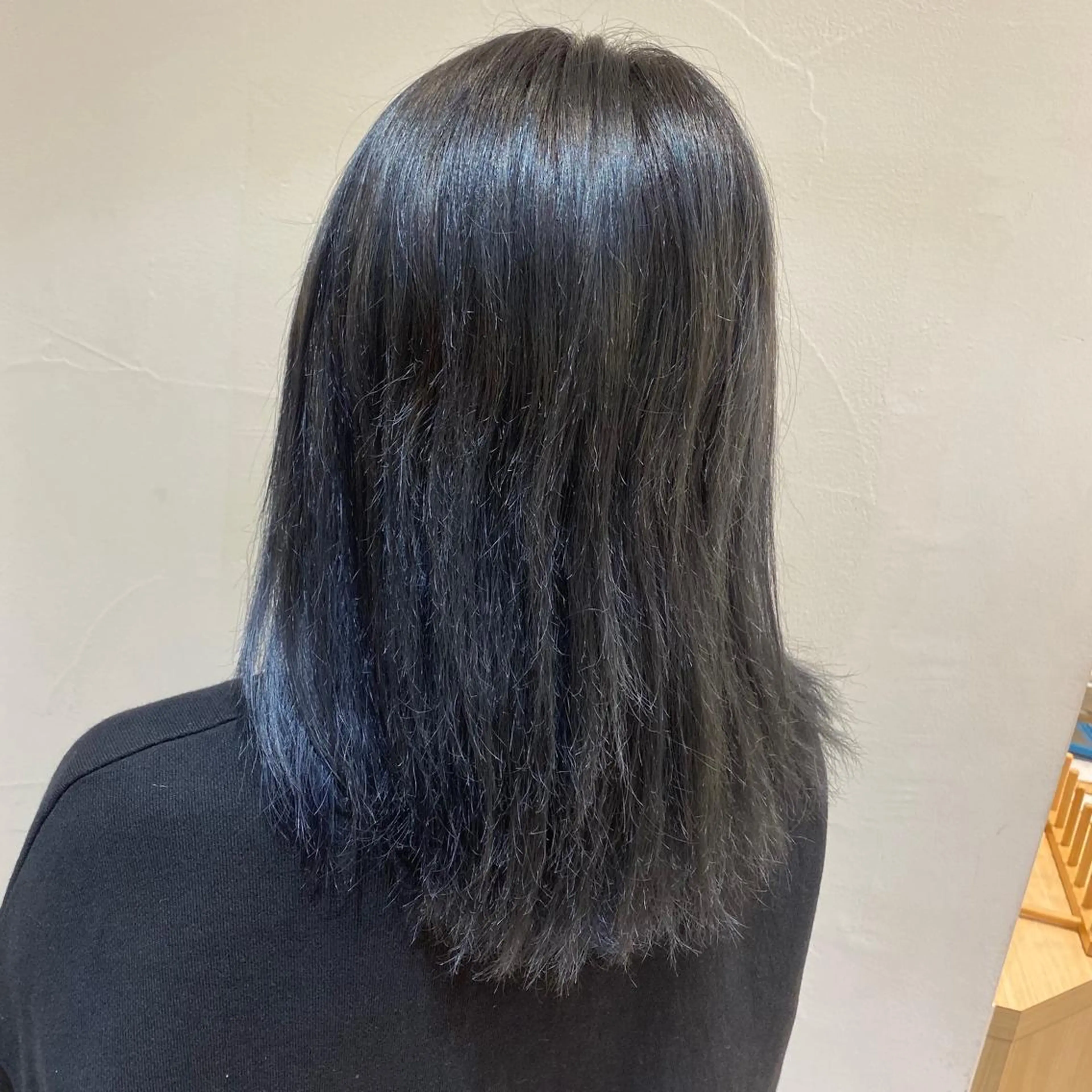 セミロング カラー 黒髪 ブルーカラー ブルーブラック kyo kaの眉毛・アイブロウイメージ