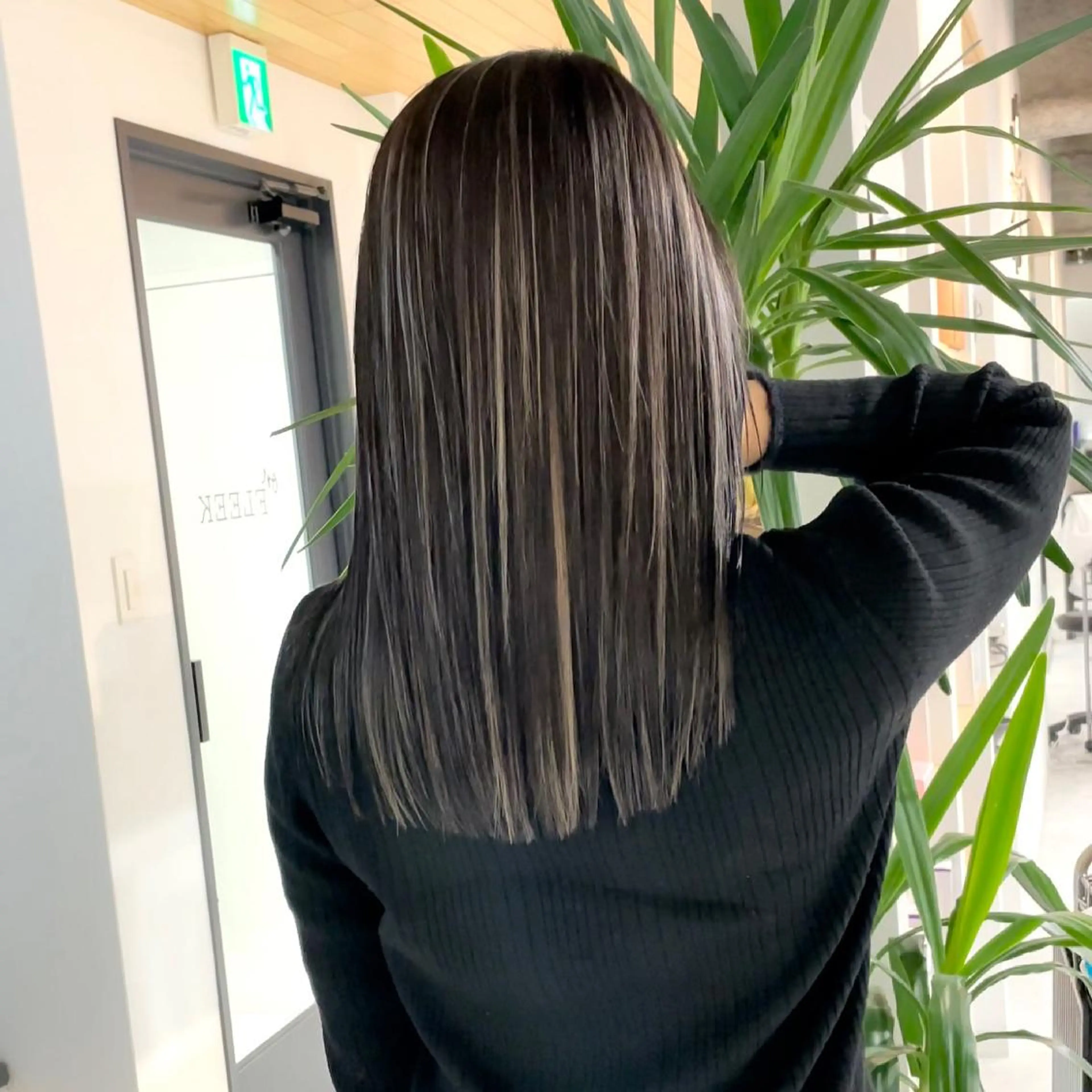 セミロング ヘアカラー トリートメント 神戸でブリーチなら puty/レイヤーのヘアスタイル