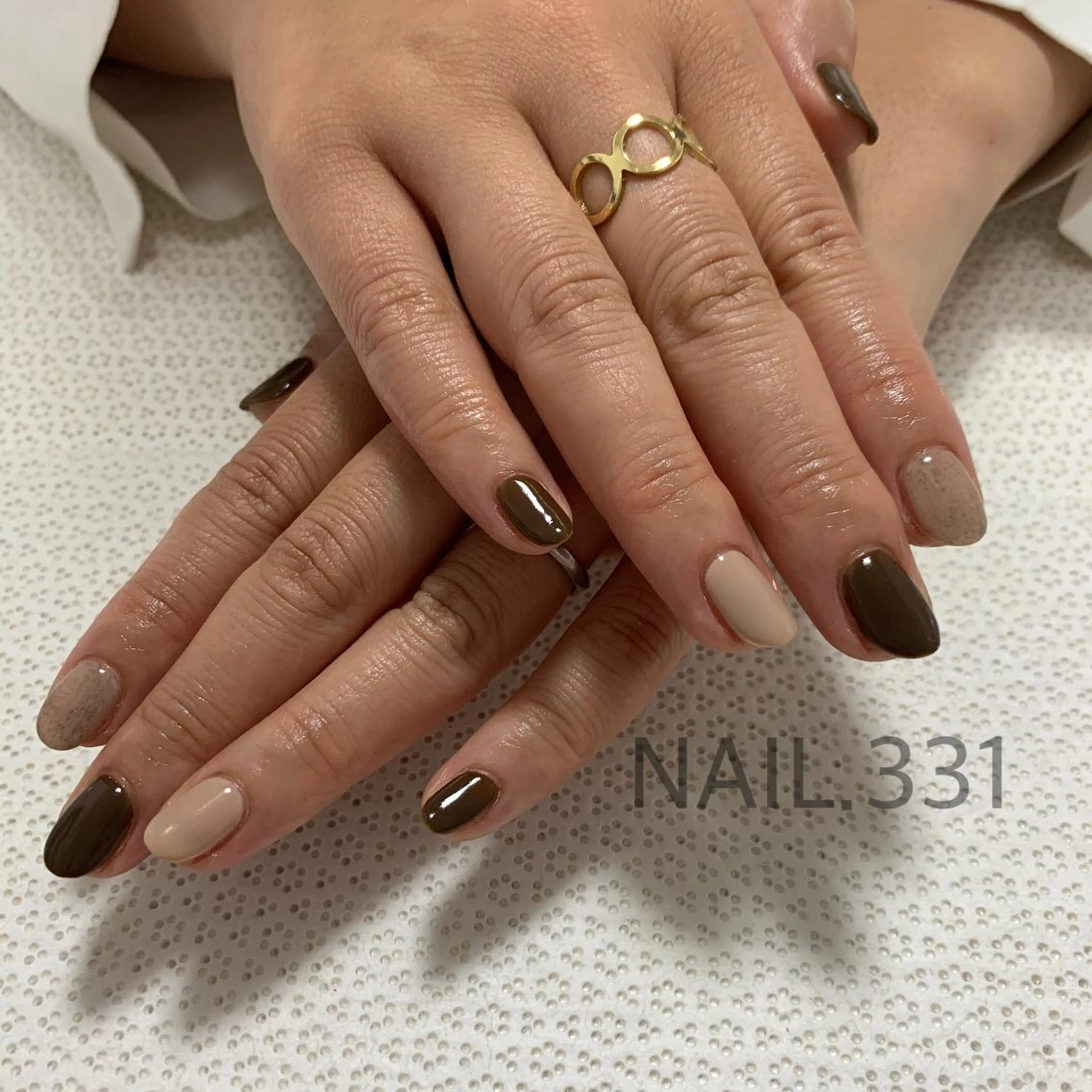 ネイル オーロラネイル ブラウン フラッシュネイル フットネイル ラメ(グリッター) Nail 331のネイルデザイン