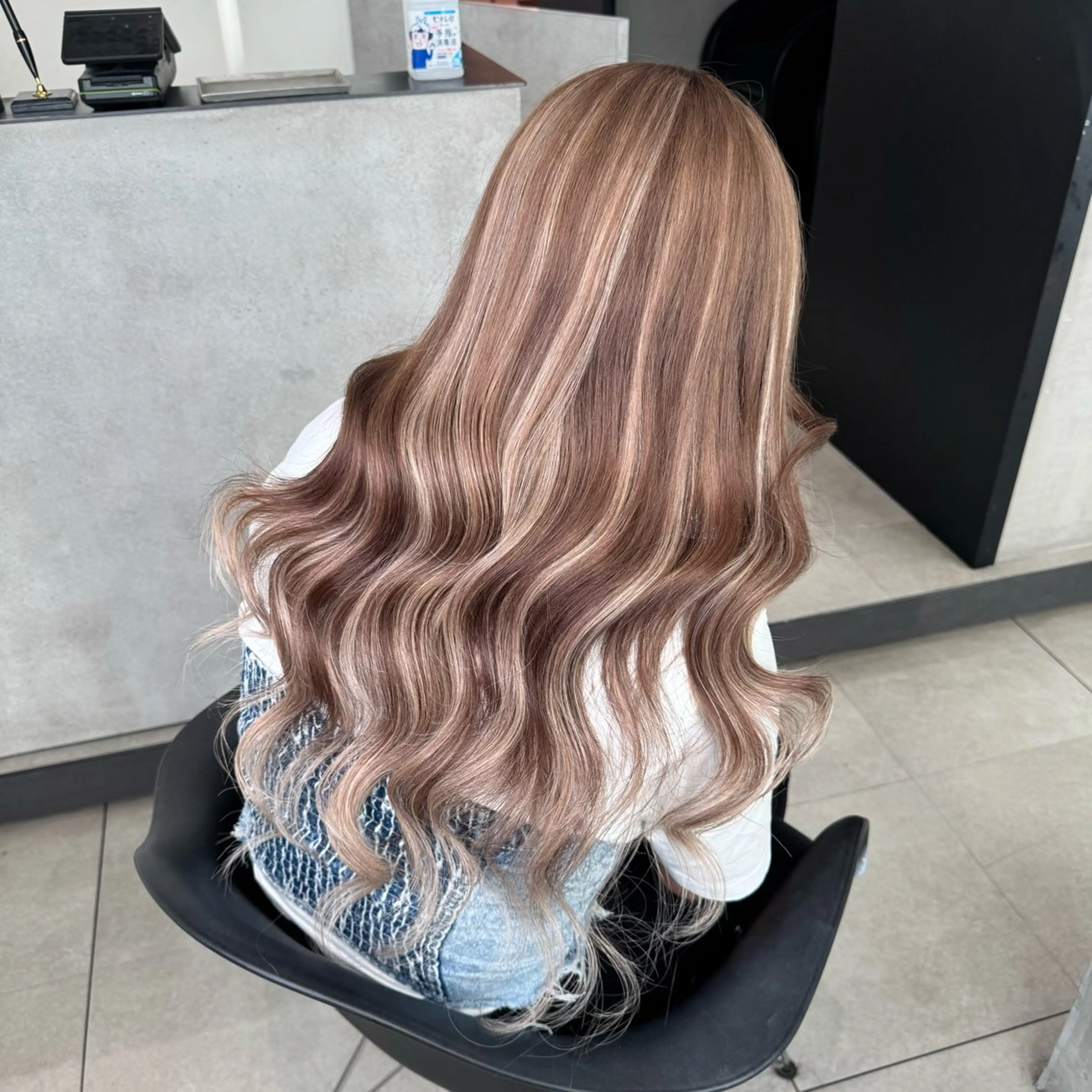 ロング カラー バレイヤージュ ベージュカラー ヘーゼル エクステ レイヤーカット ヘアカラー エクステ 大阪 梅田/ ハイトーン/エクステのヘアスタイル