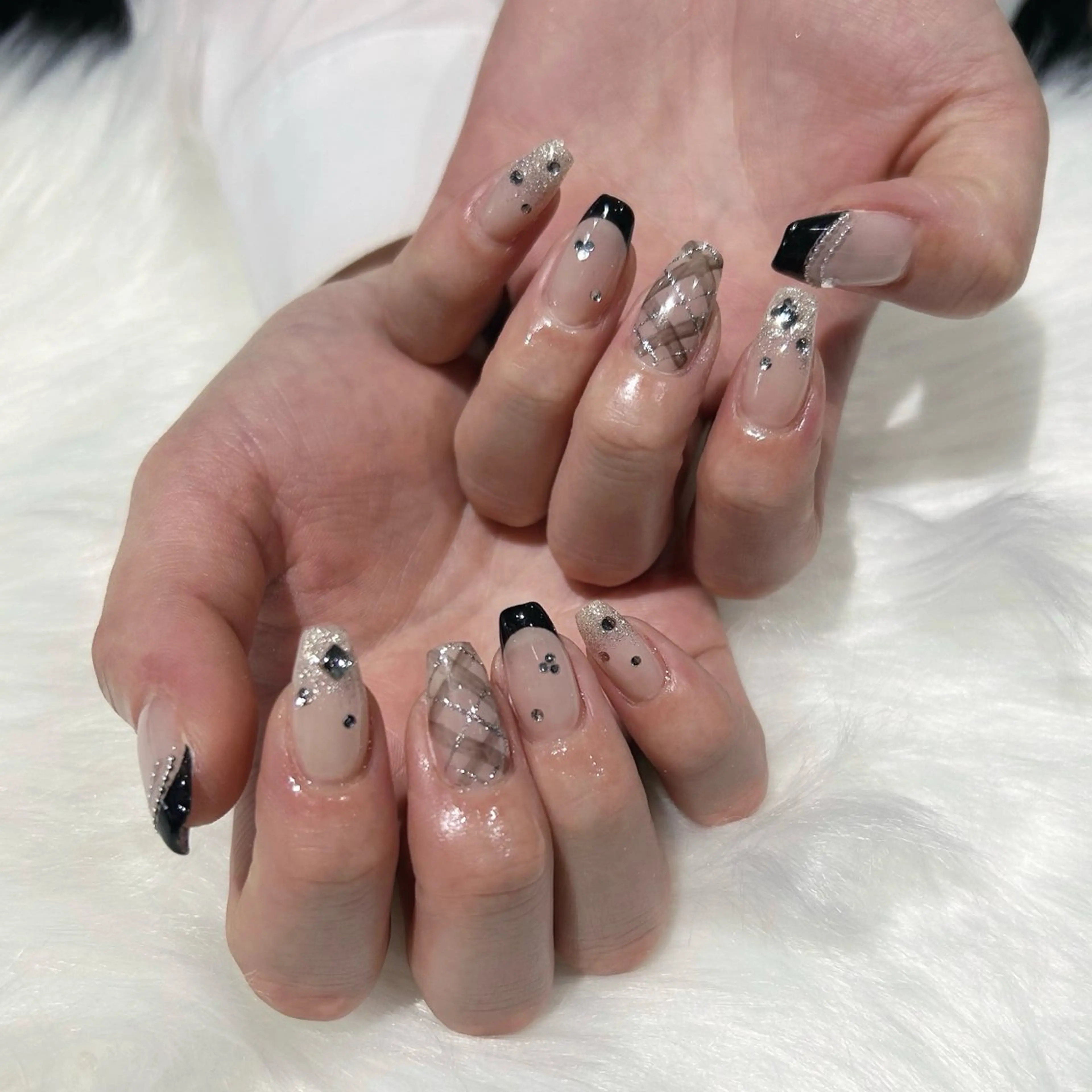 ネイル フレンチネイル キラキラネイル ワンホンネイル ハンドネイル ぷりゅねる 心斎橋のネイルデザイン