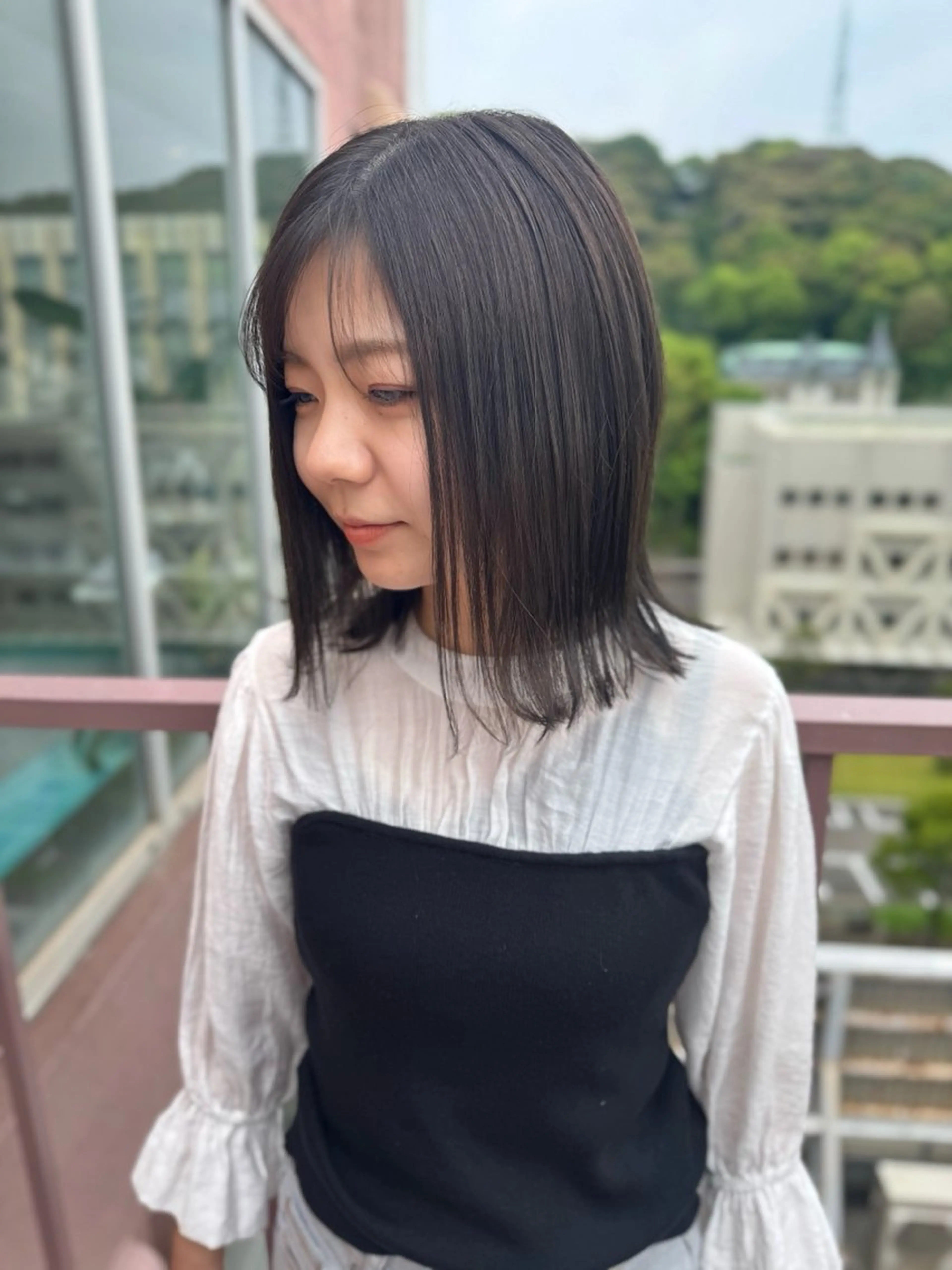 ミディアム カラー アッシュ アッシュグレー アッシュグレージュ グレージュ ヘアカラー Viage （ビアージュ）のヘアスタイル