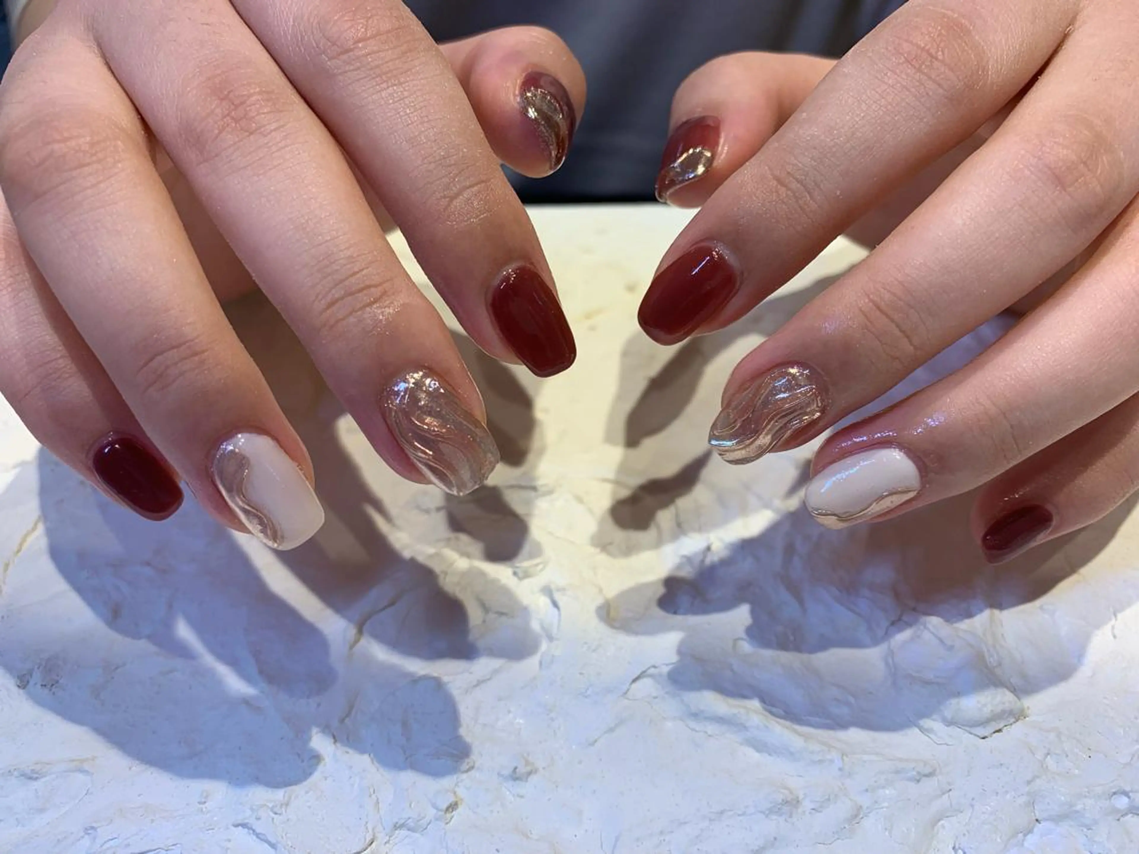 ネイル ブラウン ニュアンスネイル マキノ ユイのネイルデザイン