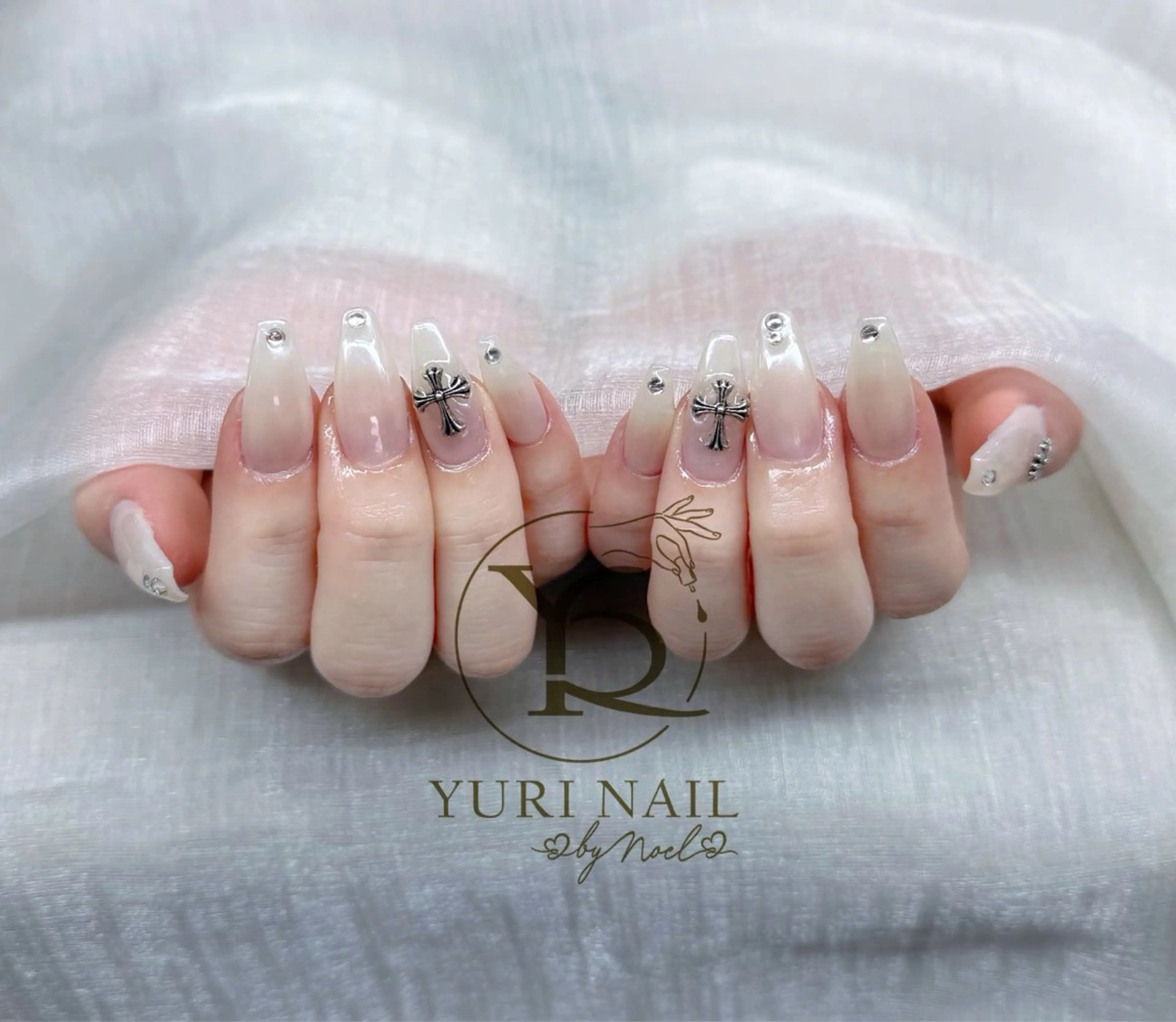 ネイル ハンドネイル フットネイル ハンドケア YURI Nail NARITAのネイルデザイン