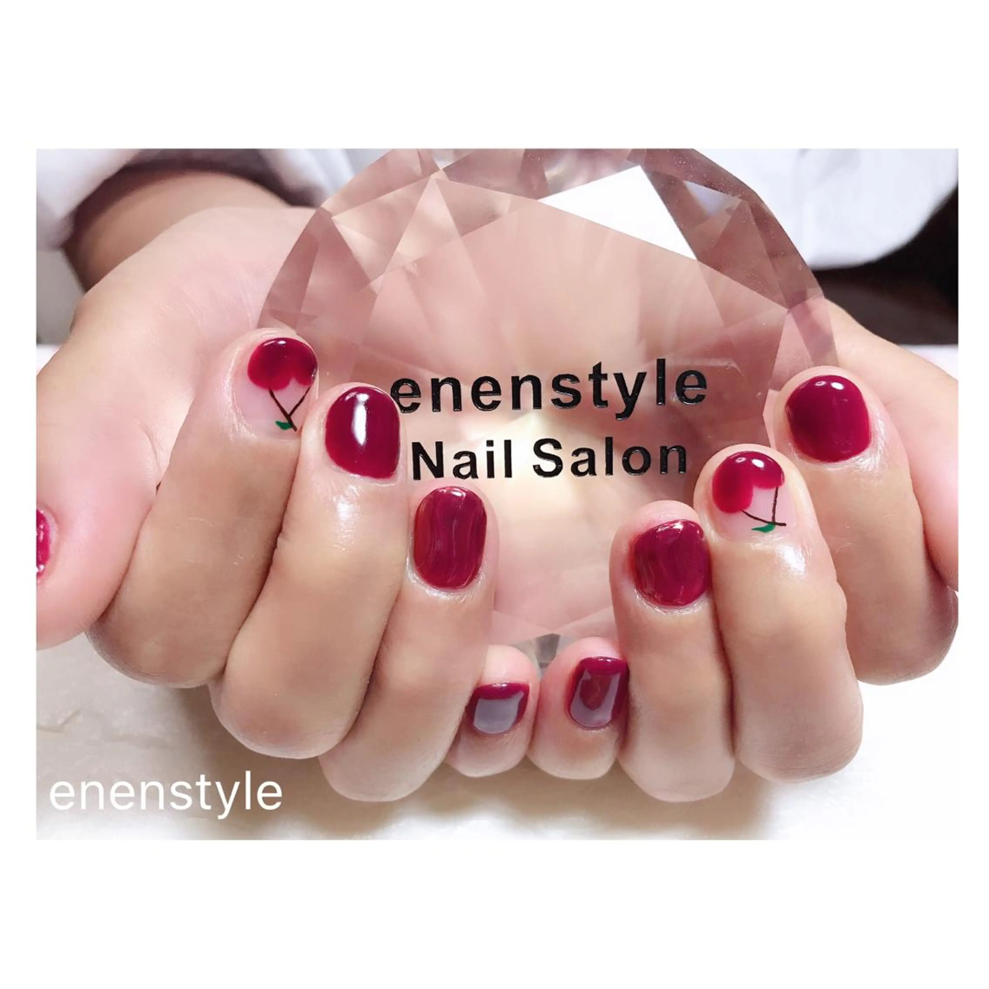 ショート ネイル ジェルネイル ミラーネイル ニュアンスネイル オフィスネイル 赤色 ハンドネイル 👑enen style👑のネイルデザイン