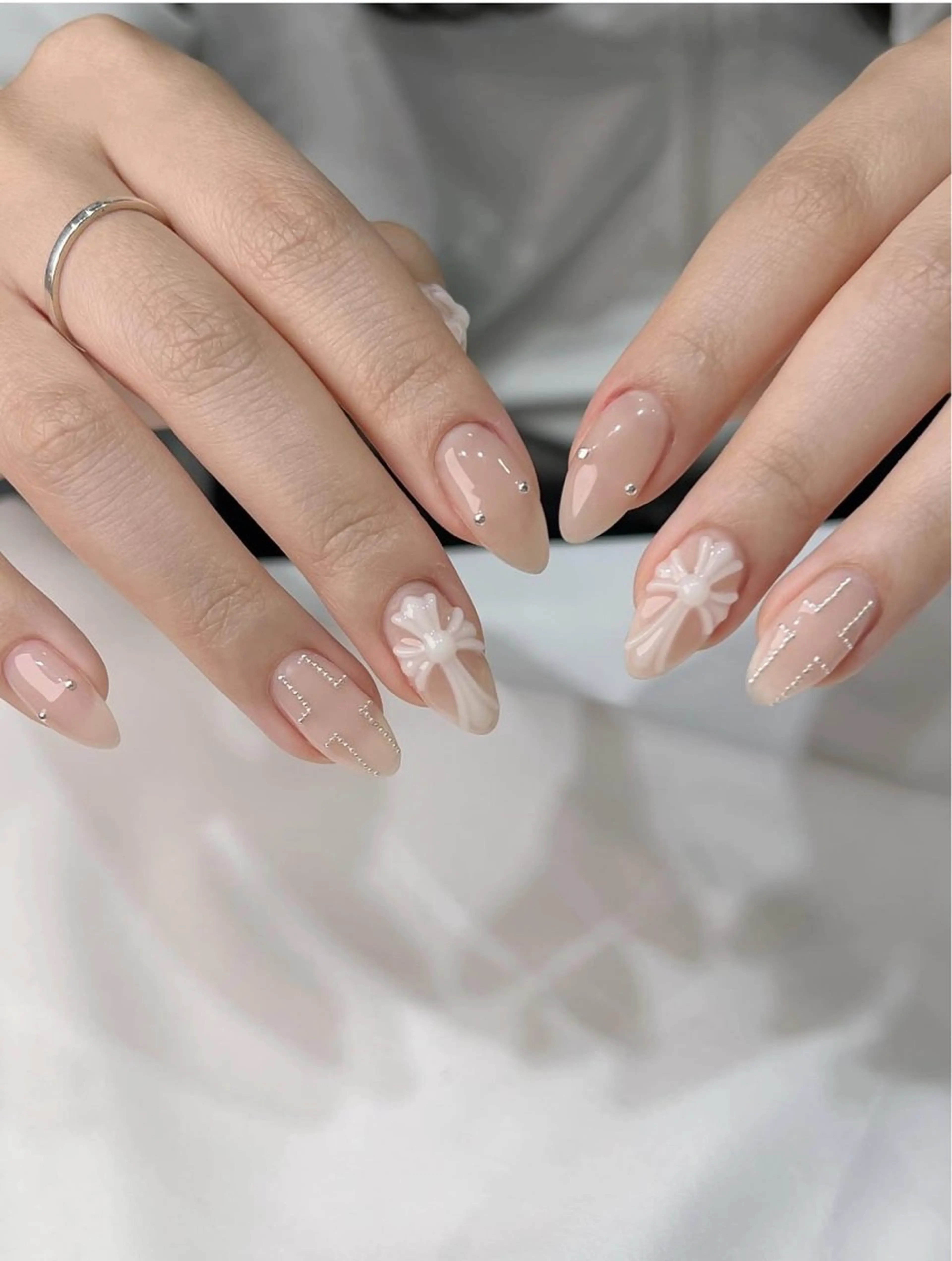 ネイル キラキラネイル マグネットネイル ぷっくりネイル 春ネイル ワンホンネイル ハンドネイル Lyna 池袋のネイルデザイン