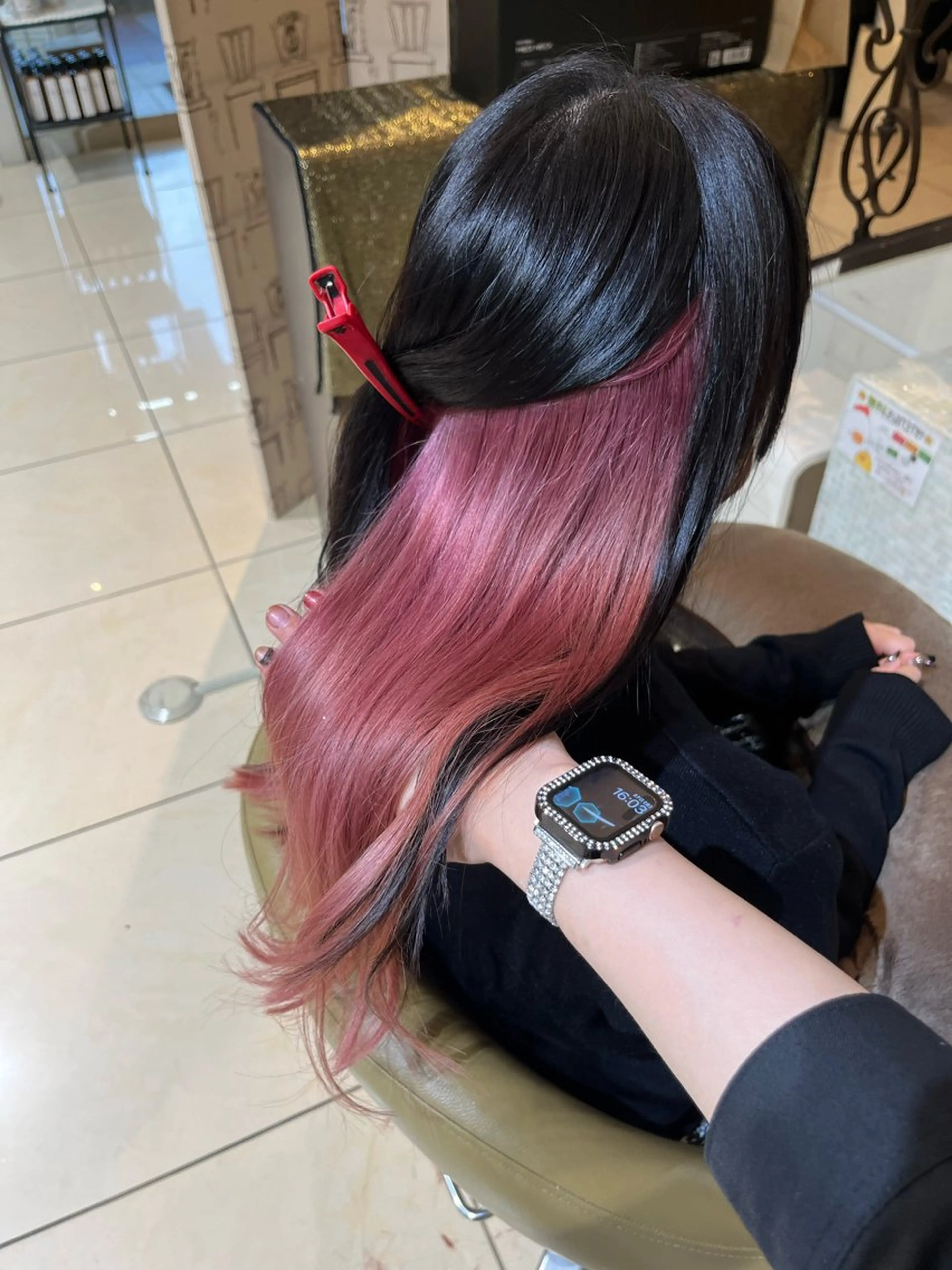 ロング ヘアカラー 八重樫 夢愛のヘアスタイル