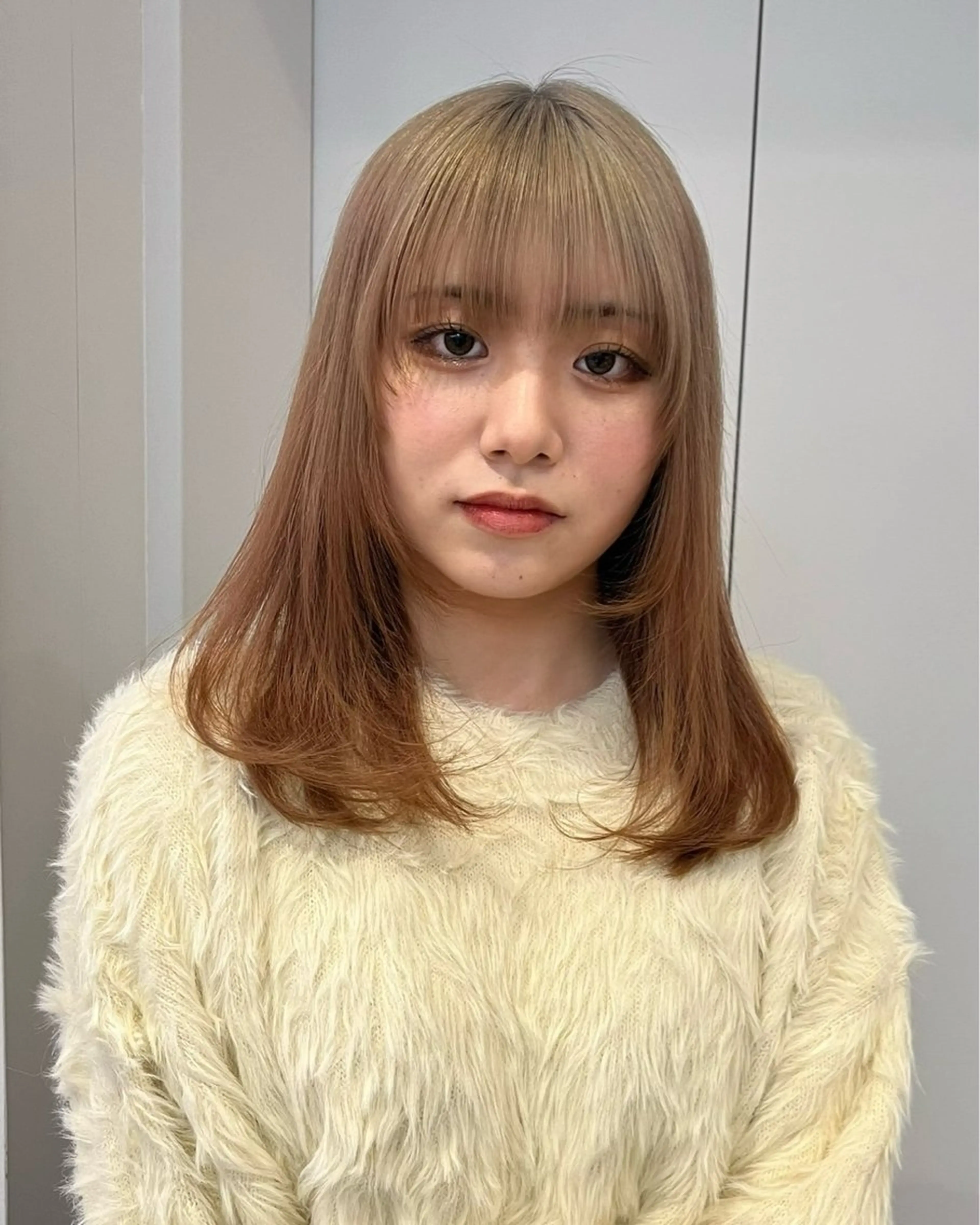 ミディアム フカミ マナカのヘアスタイル