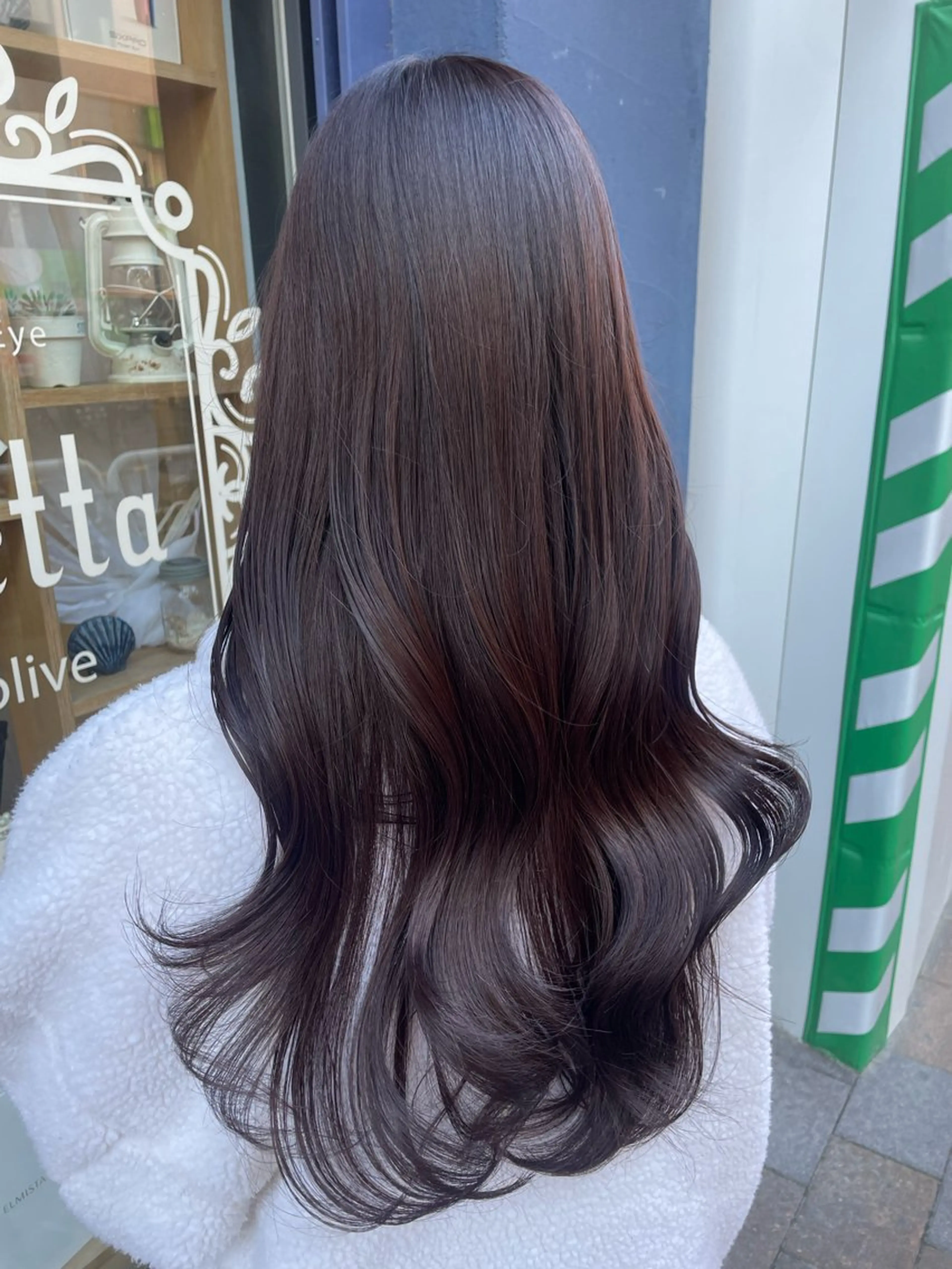 ロング ヘアカラー トリートメント 小柳 夏美のヘアスタイル