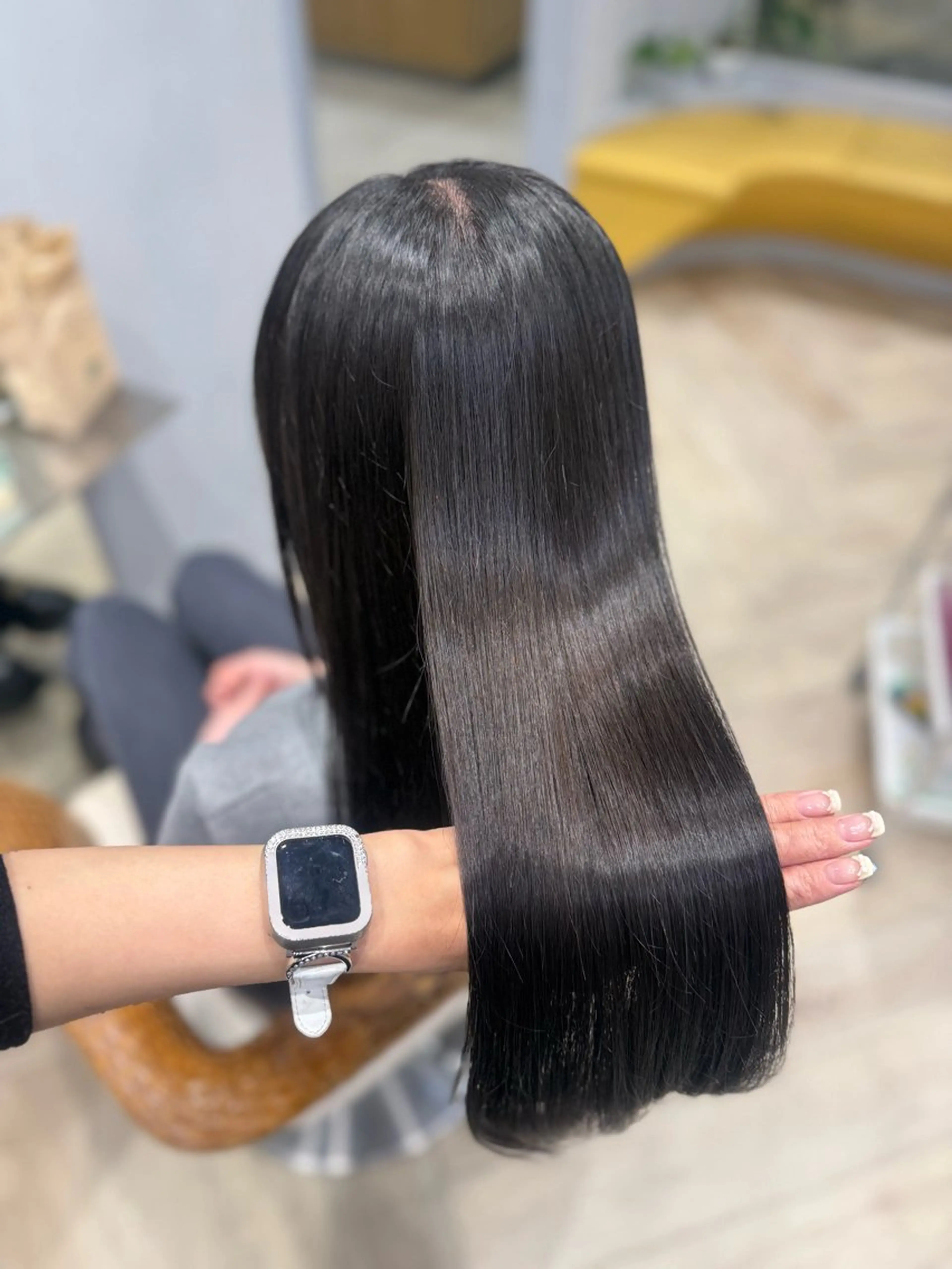 ロング カラー 透明感カラー グレージュ 大久保 凜香のヘアスタイル