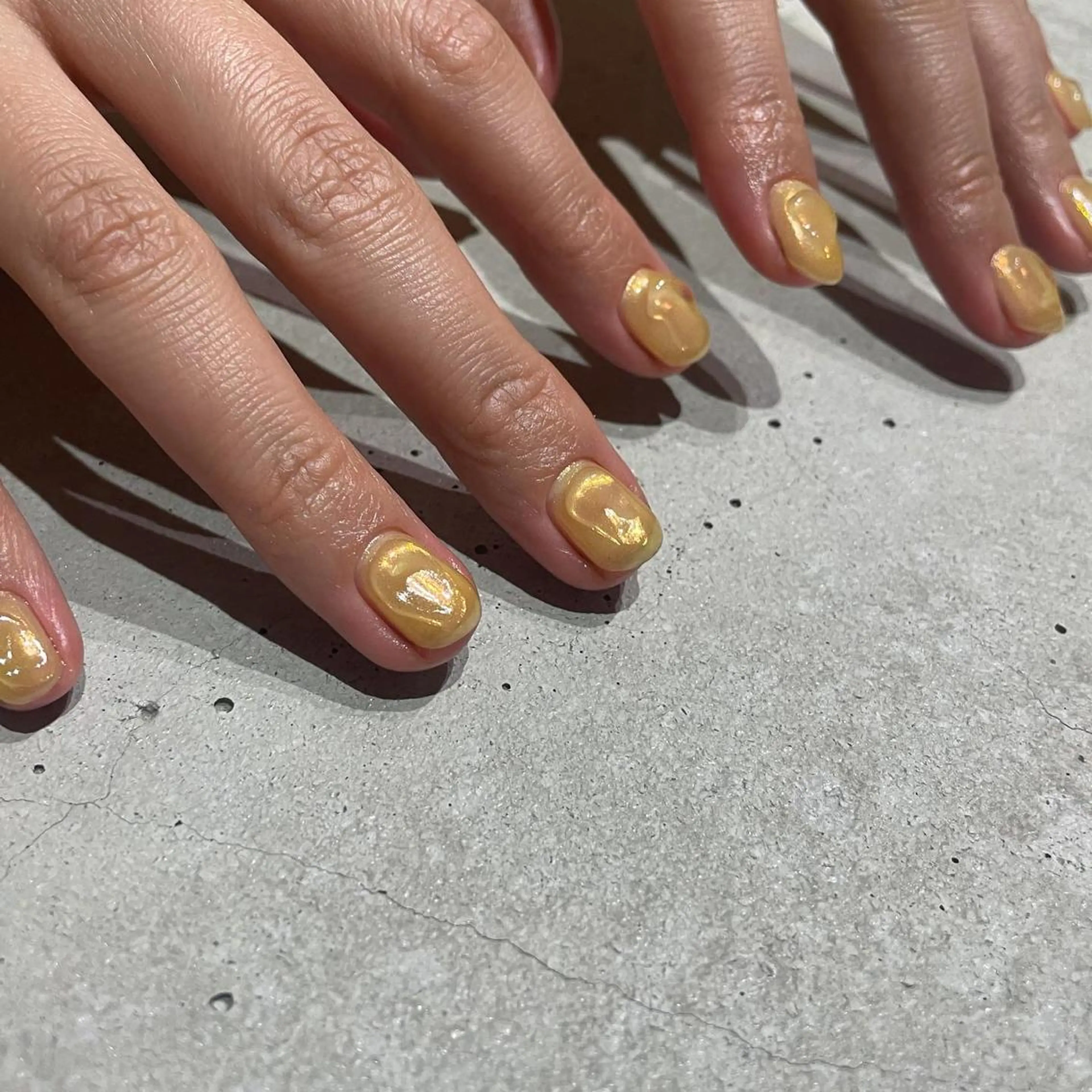 ネイル オーロラネイル カジュアル 氷ネイル・うるうるネイル キラキラネイル ニュアンスネイル ハンドネイル ハンドケア lylynail YUUKAのネイルデザイン