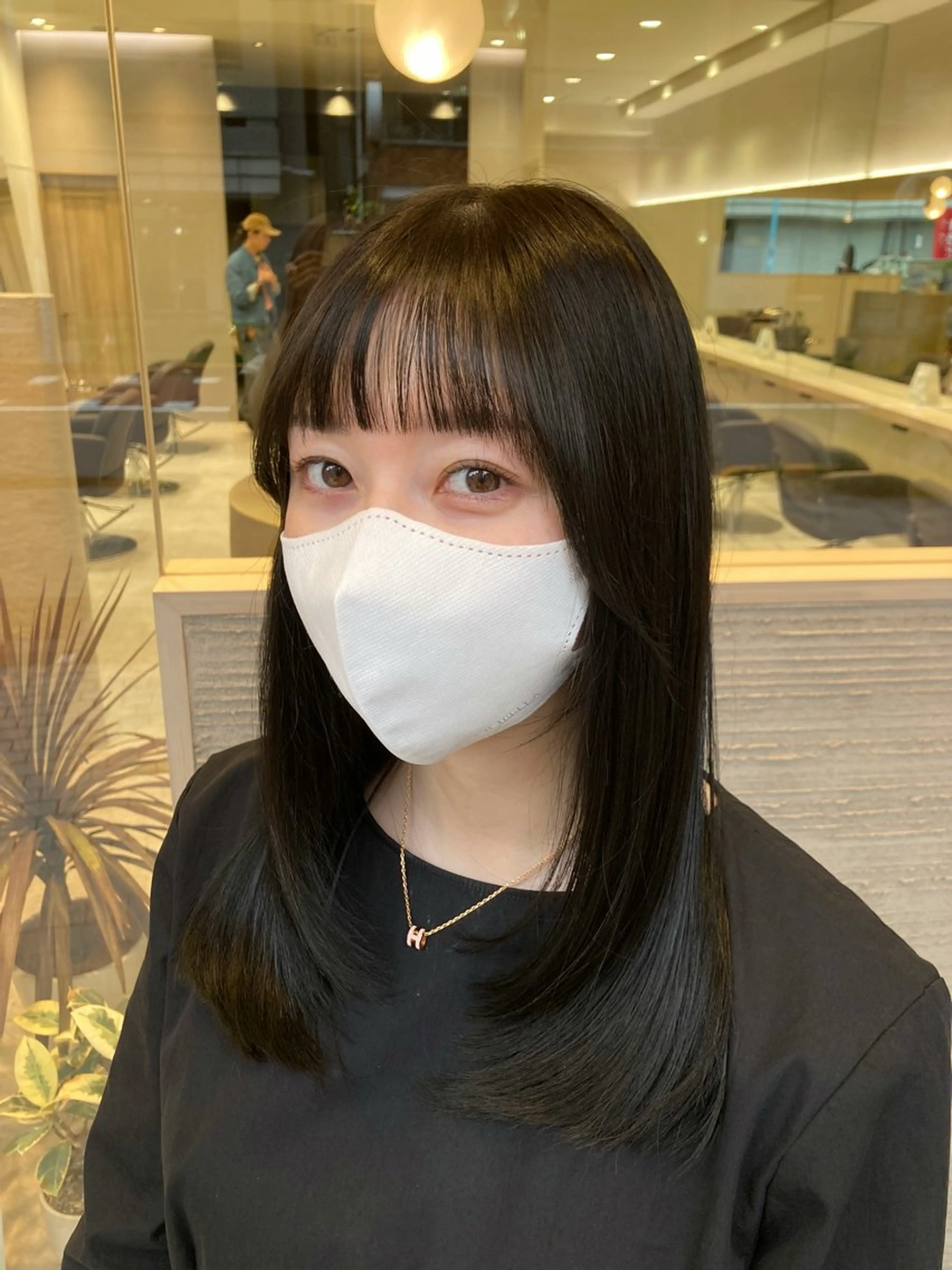 ミディアム カラー グレージュ オリーブグレージュ オリーブグレー レイヤーカット ローレイヤー カット ヘアカラー WAWA miu🌷のヘアスタイル