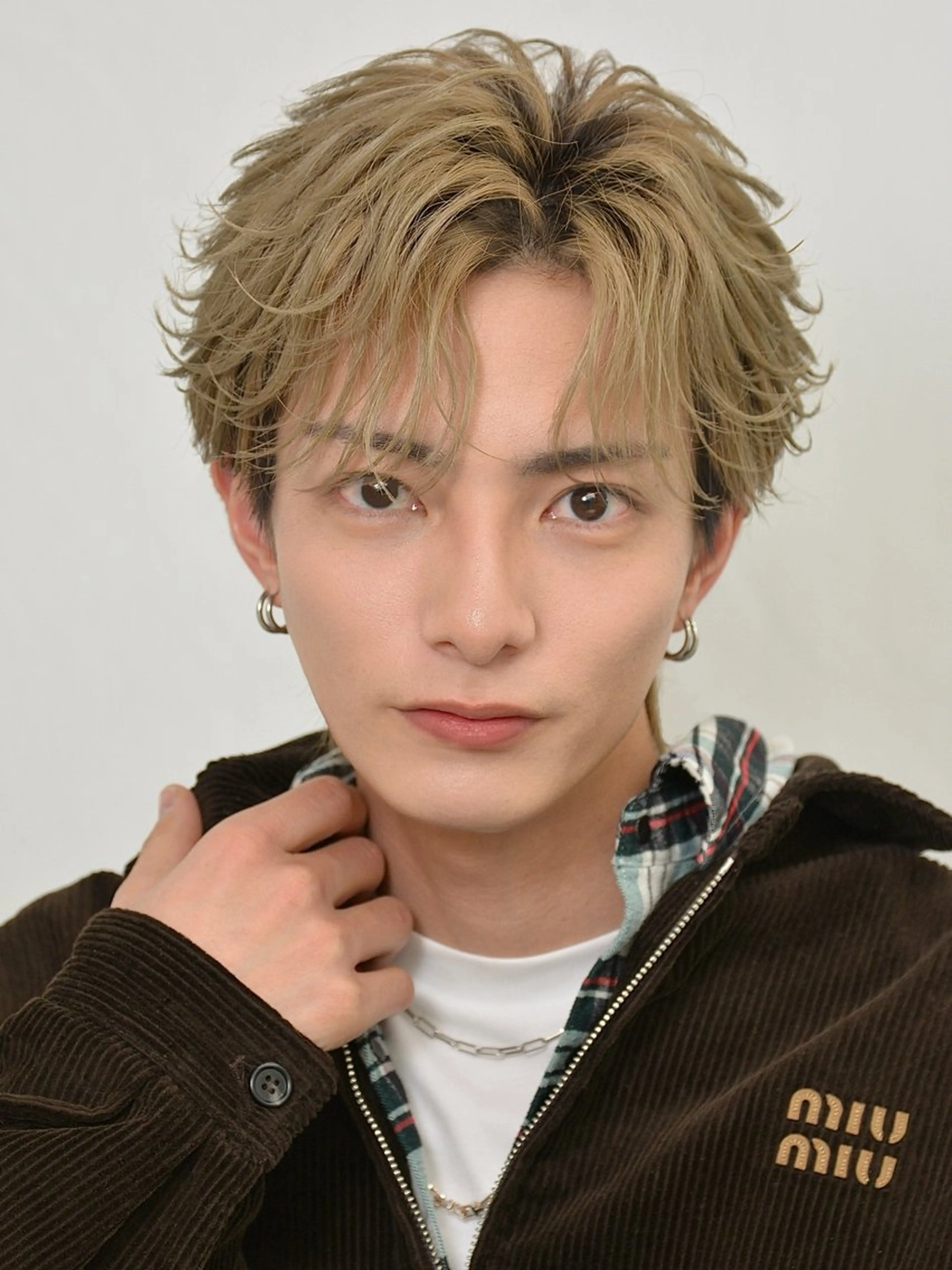 ショート カラー パーマ ヘアアレンジ メンズ メンズハイトーン ハイトーンカラー ショートヘア 飯田 とうまのヘアスタイル