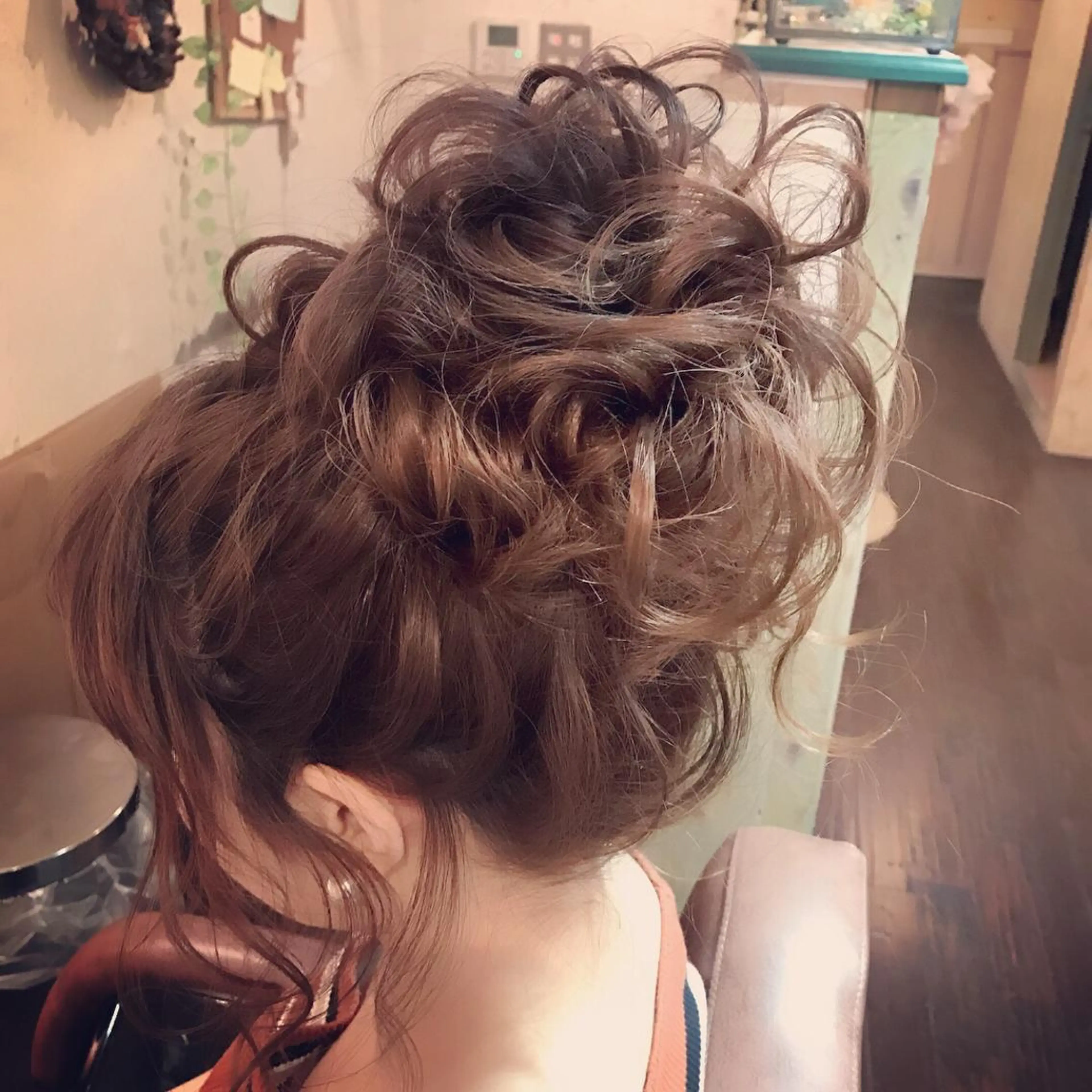 セミロング ヘアアレンジ お団子ヘア 【カメレオン】 上村 祥子のその他イメージ