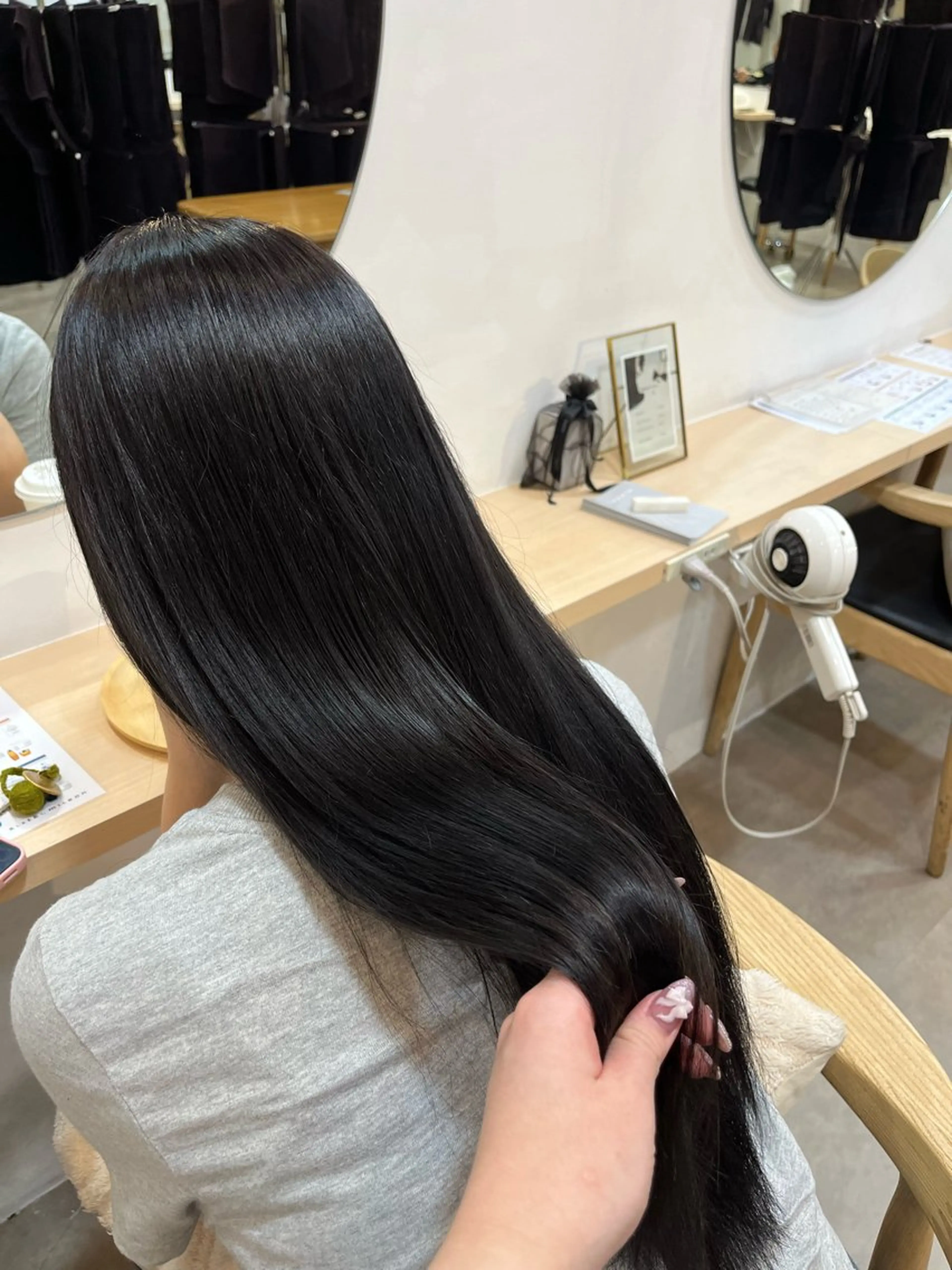 ロング カラー 𝒀𝒖𝒊𝒏𝒂 梅田/透明感カラーのヘアスタイル