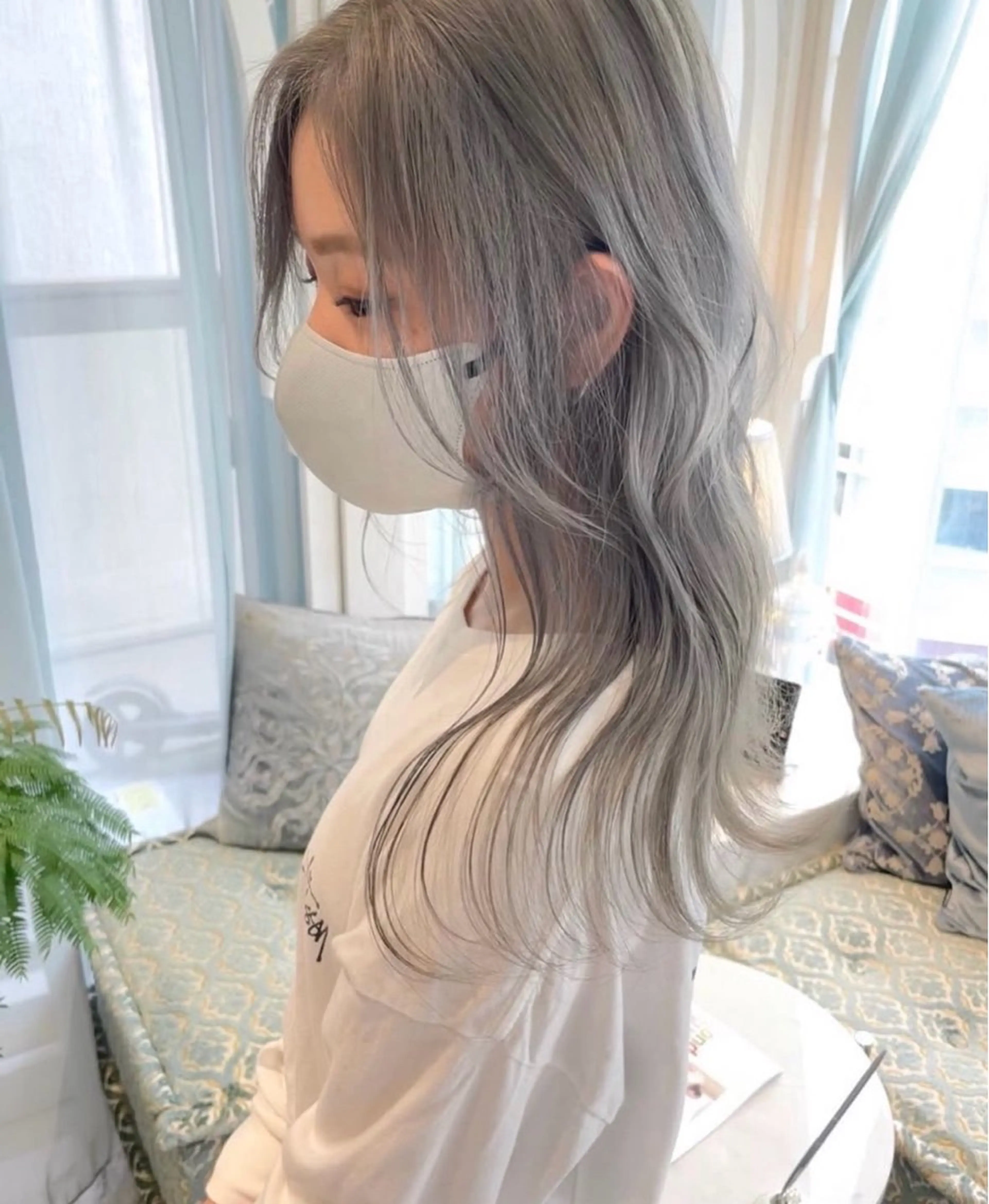 《イメチェンしたい方必見✨》似合わせカット+ケアブリーチ2回+艶カラー+髪質改善トリートメントの写真