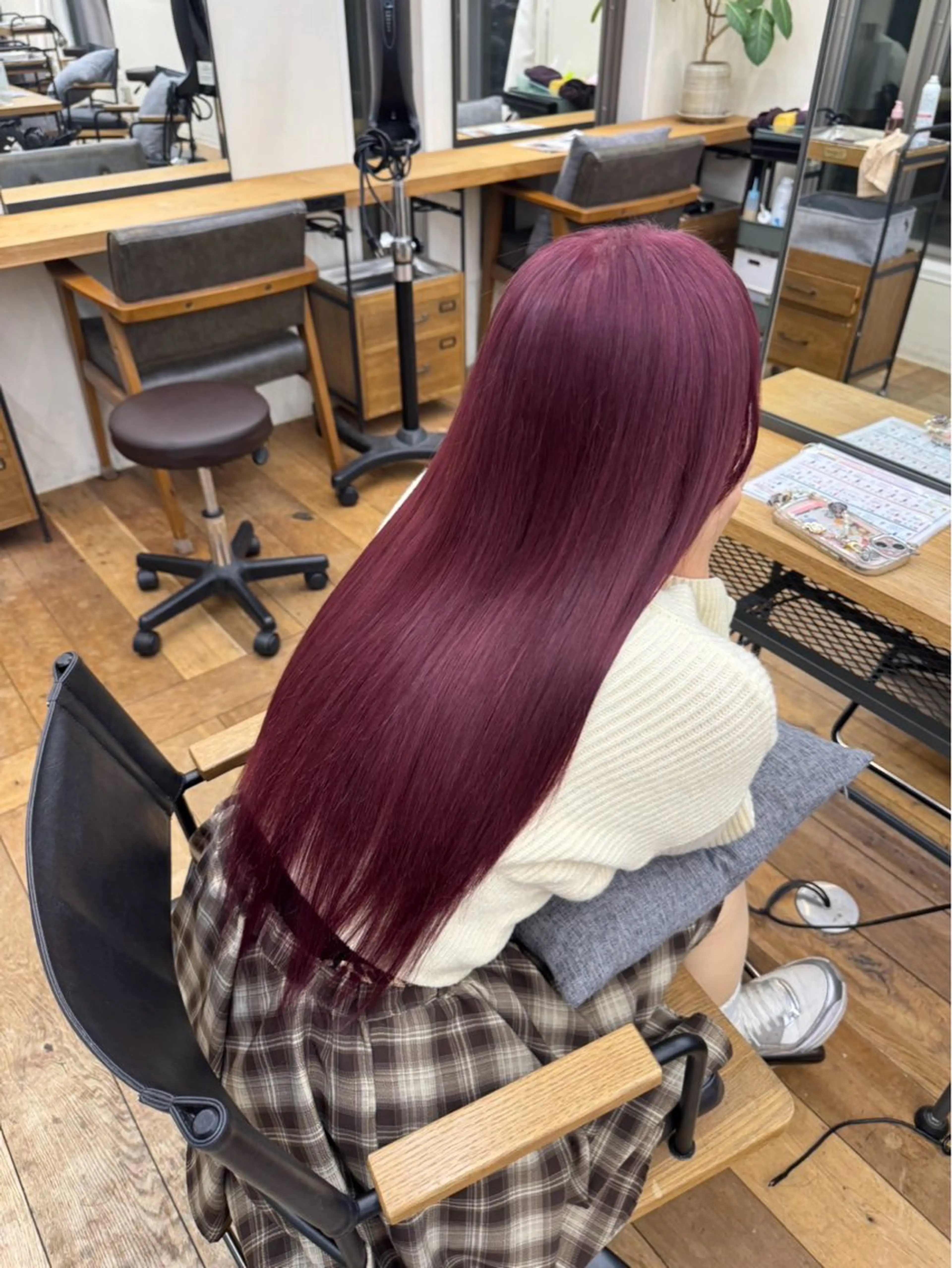 ロング カラー ブリーチ ピンクカラー 山田 羽也音のヘアスタイル