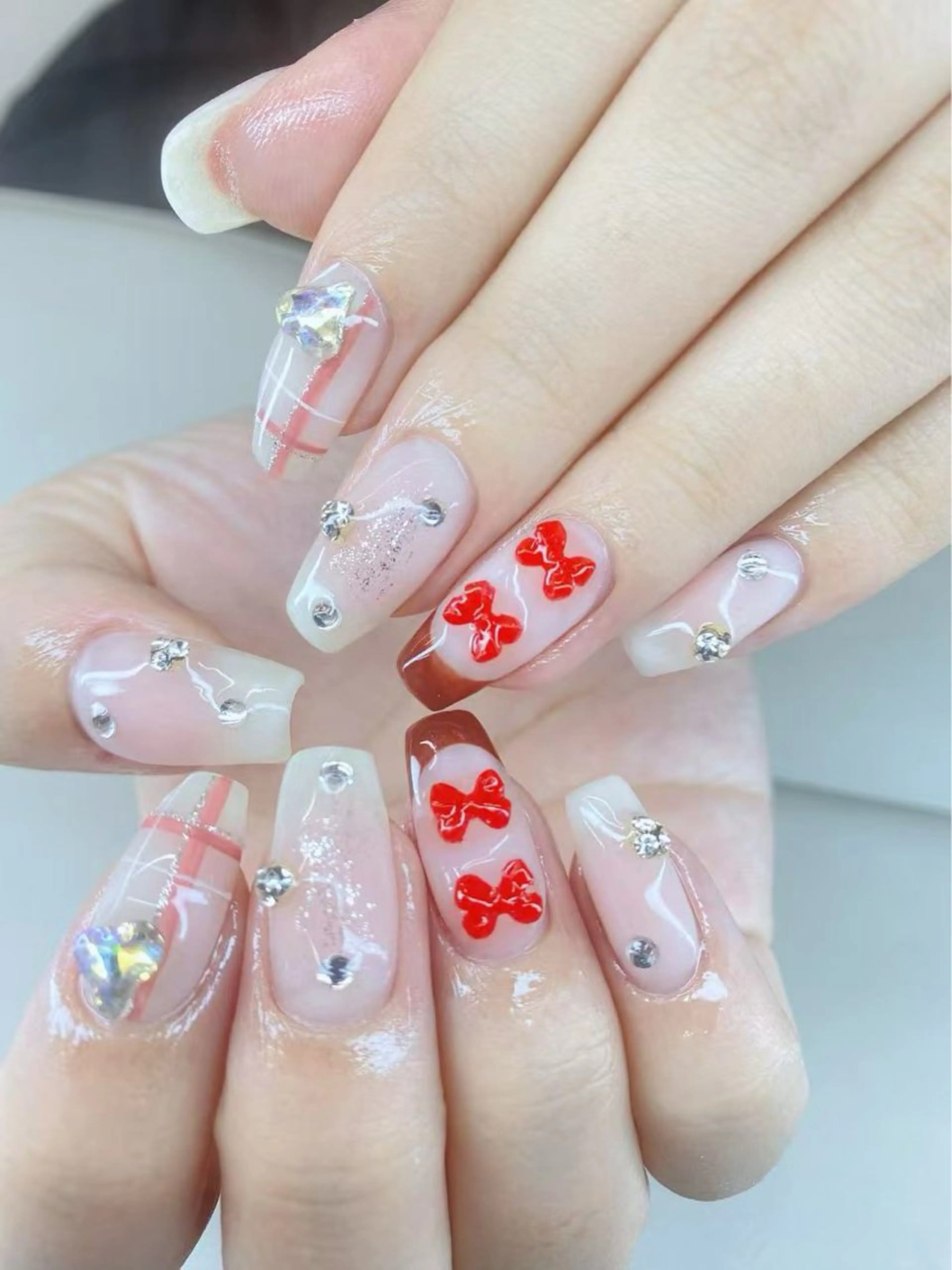 ネイル ハンドネイル フットネイル ハンドケア AngelChris ビューティーサロンのネイルデザイン