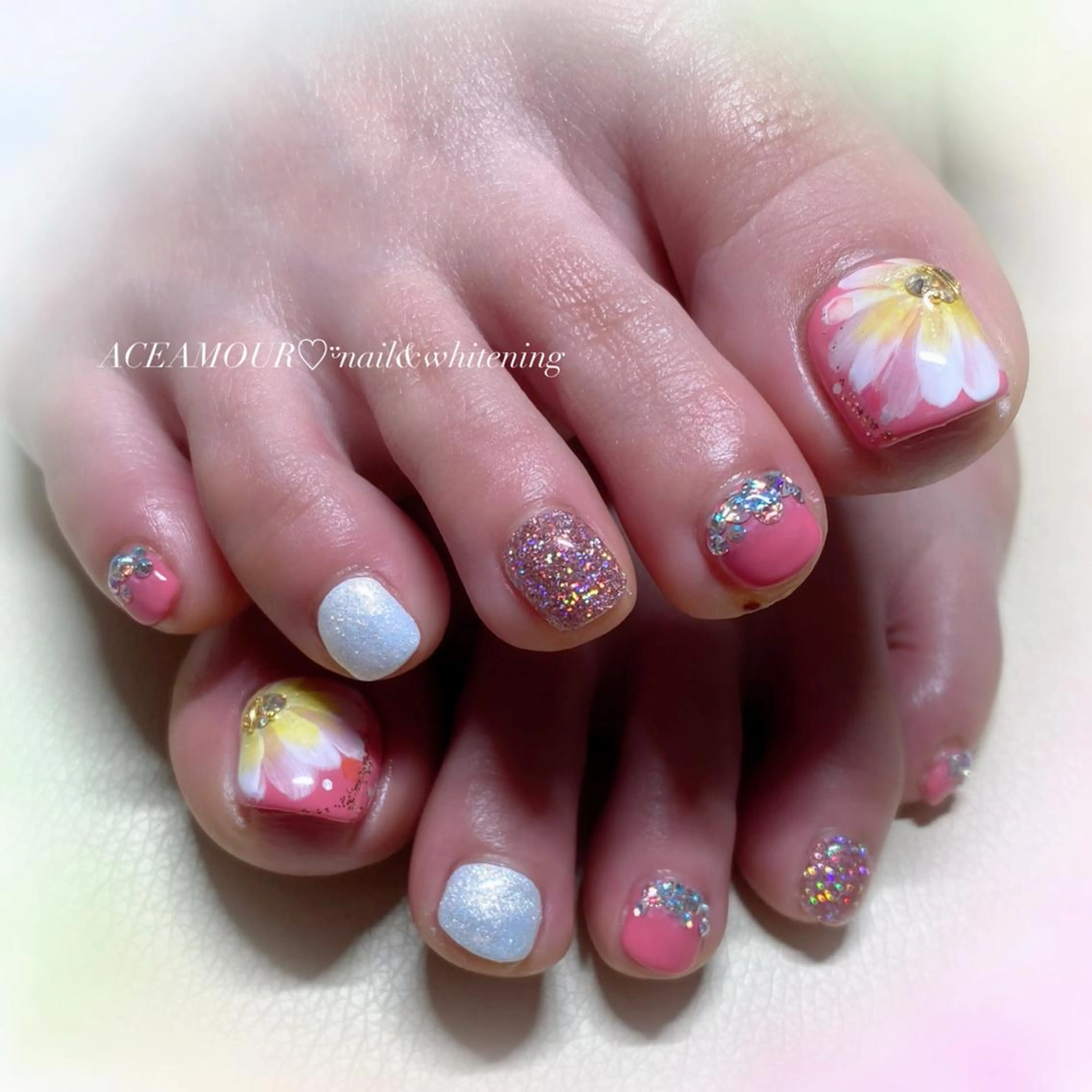 ネイル アートネイル キラキラネイル ピンク 春ネイル ストーンネイル ネイル/耳つぼ /新ホワイトニングのネイルデザイン