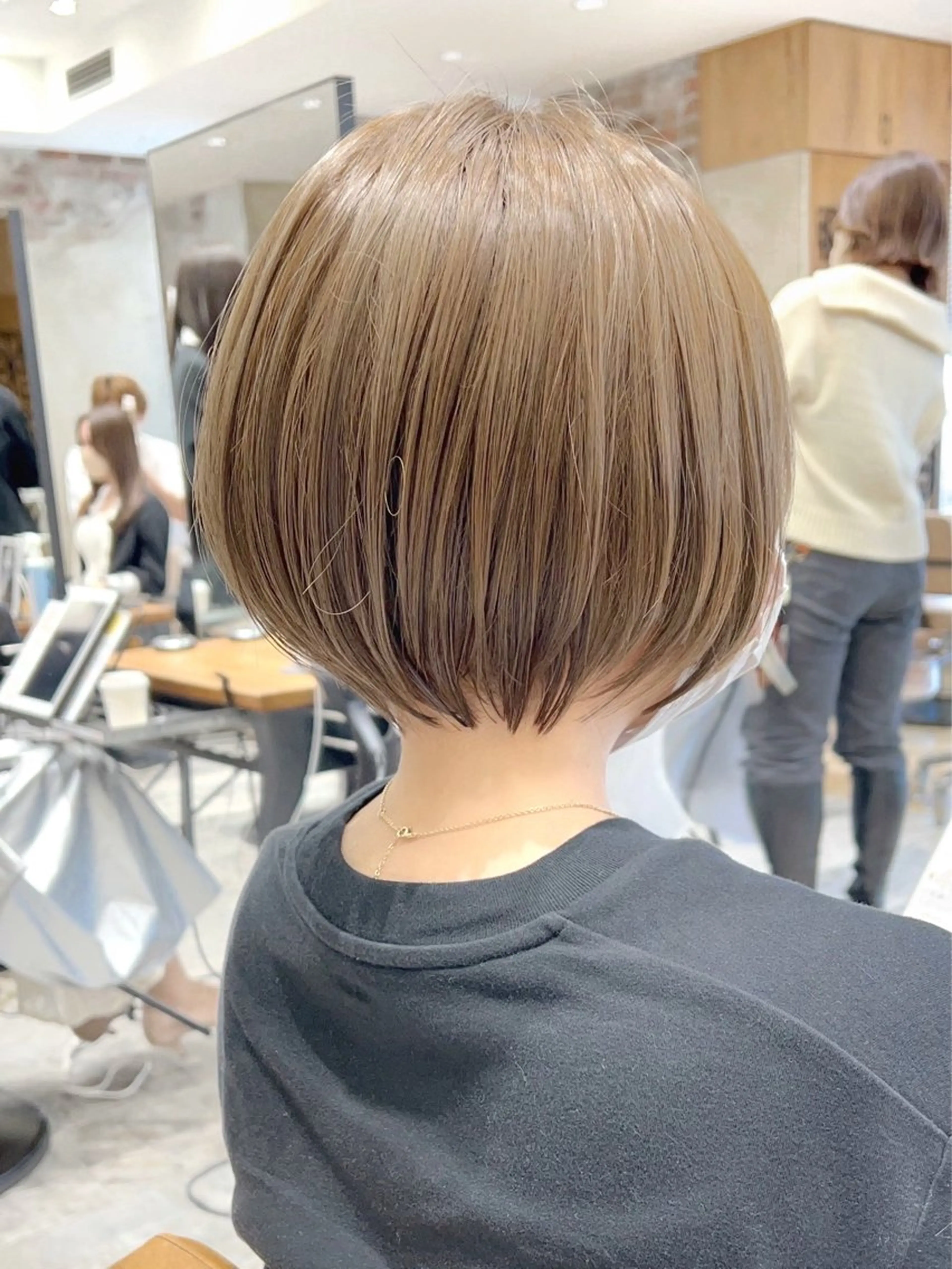 ショート カラー カット ヘアカラー トリートメント 💍新宿ショート 💍岩田莉奈のヘアスタイル