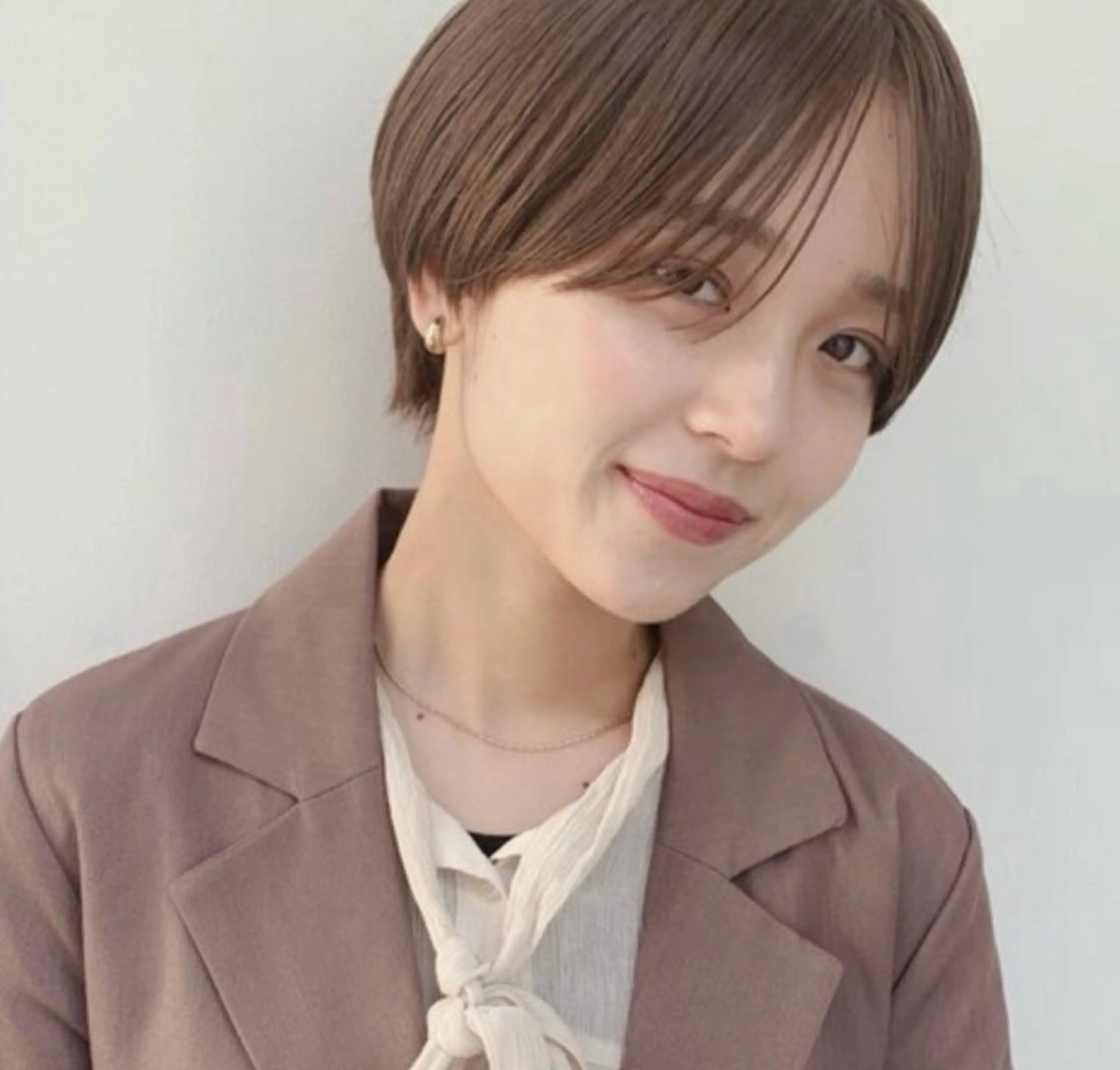 ショート ショートヘア うざバング 似合わせカット‪// 鶴我万唯華のヘアスタイル