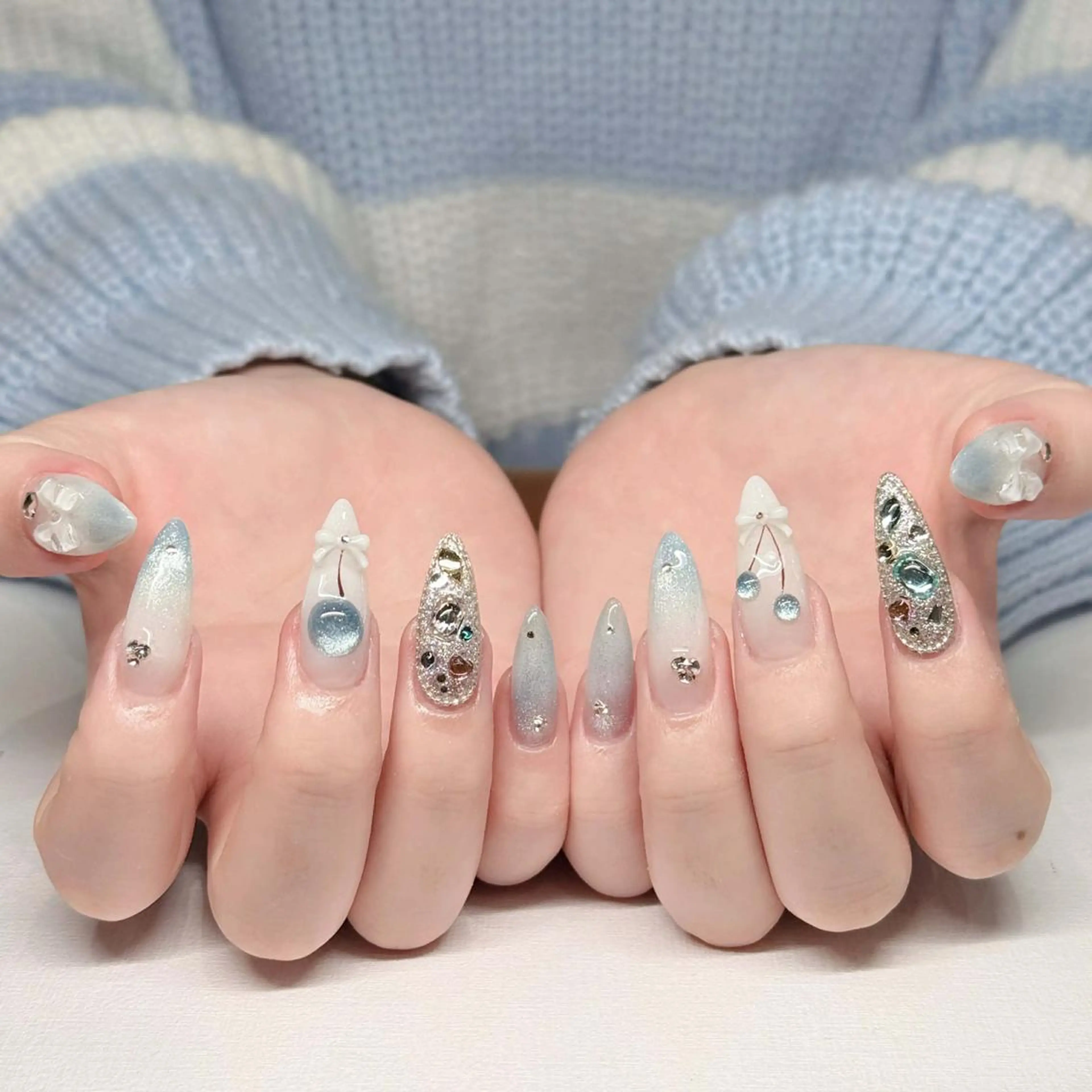 ネイル オーロラネイル ブルー チークネイル 長さ出し フットネイル ハンドネイル チップ長さ出し 専門店のネイルデザイン