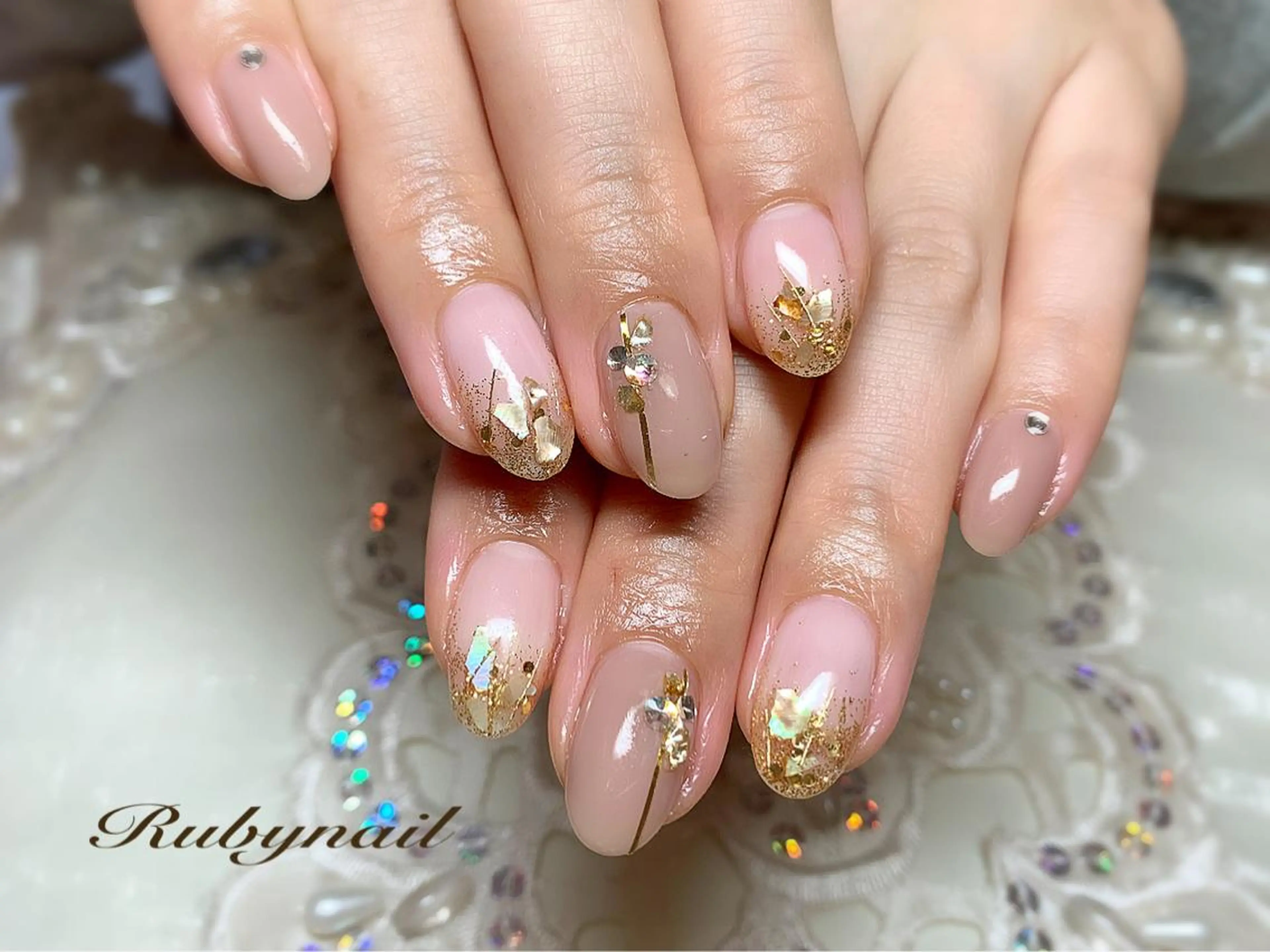 ネイル ゴールド キラキラネイル Rubynail所属・プライベートサロン Rubynailのネイルデザイン