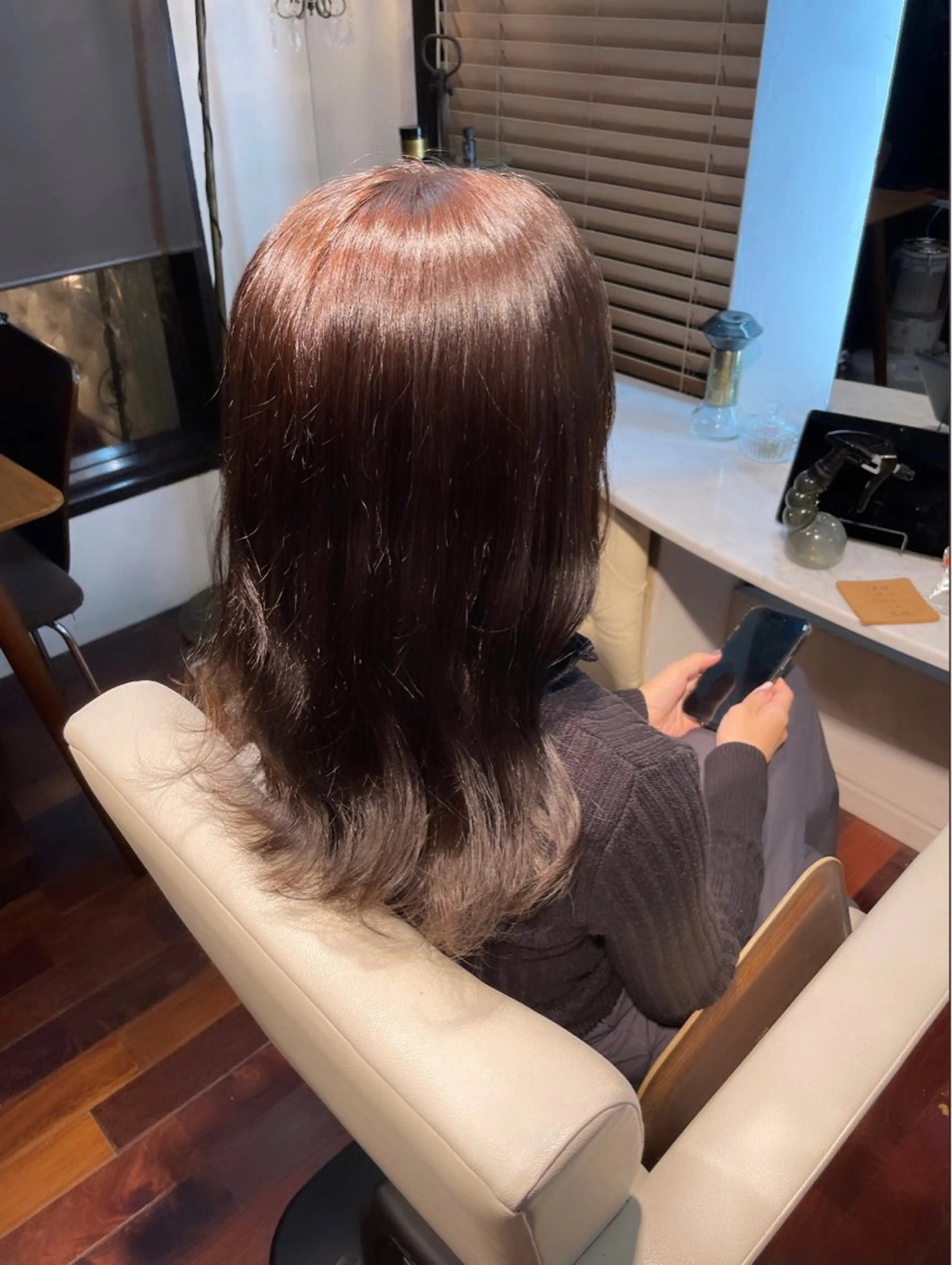 ミディアム カラー 透明感カラー グレージュ ayaka |トレンドヘアのヘアスタイル