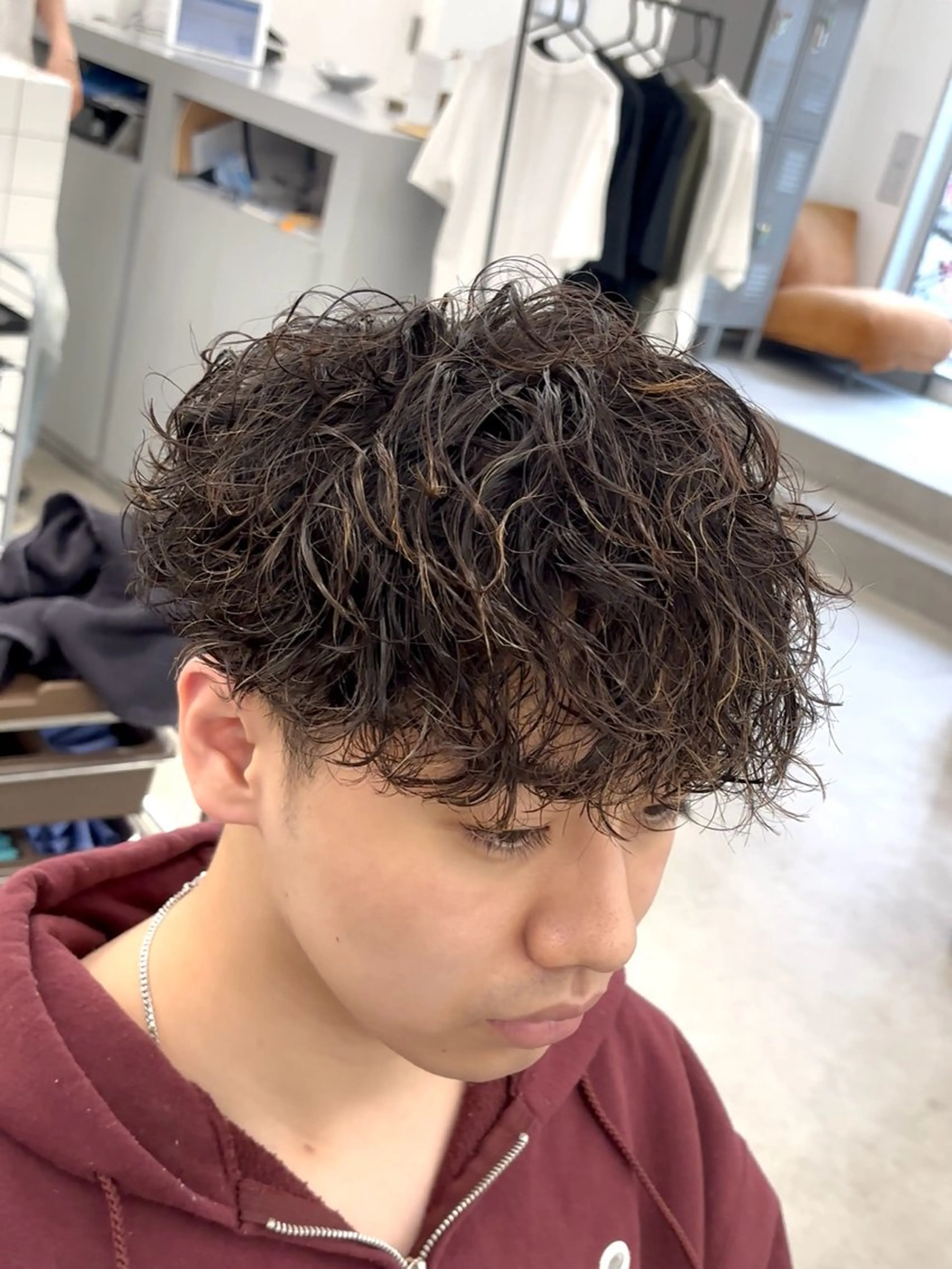 ショート パーマ メンズ メンズパーマ スパイラルパーマ カット パーマ なりたひろと / フェザーパーマのヘアスタイル