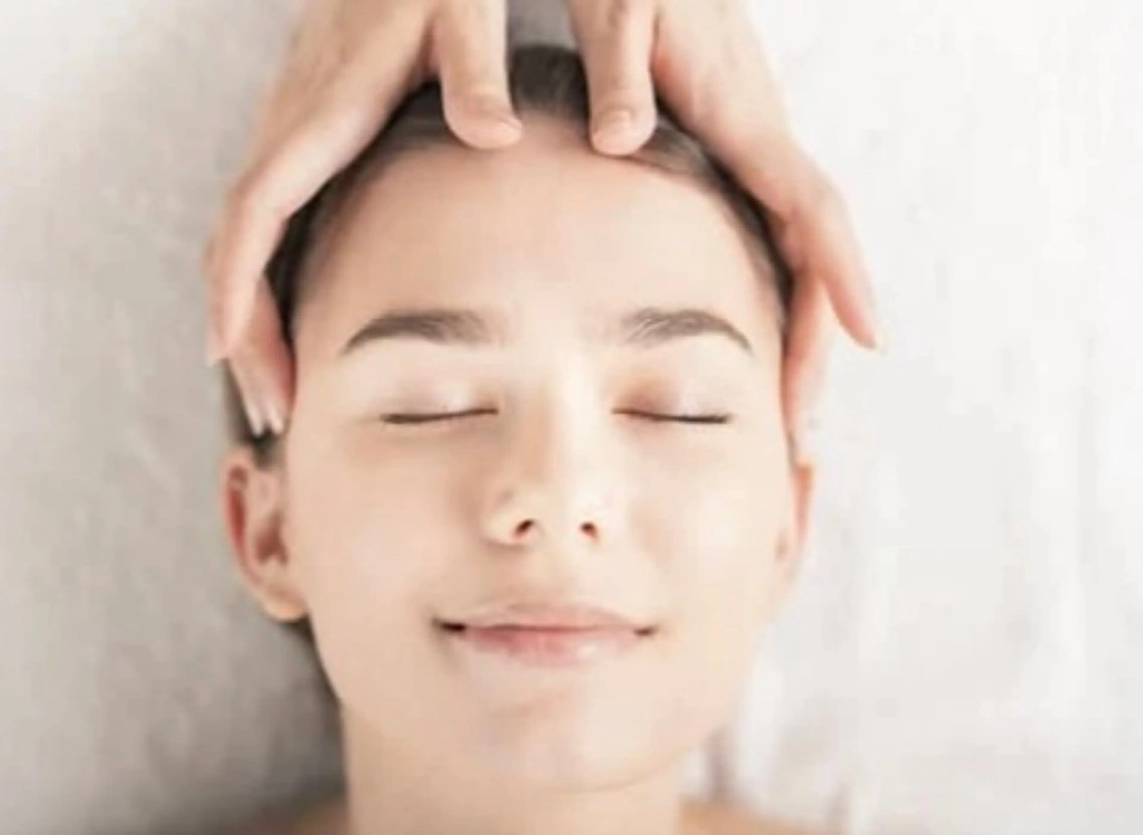 眼精疲労ケア×小顔ドライヘッドスパ(40分)【眼精疲労/むくみ/首肩こり/お着替え不要/小顔効果に】の写真