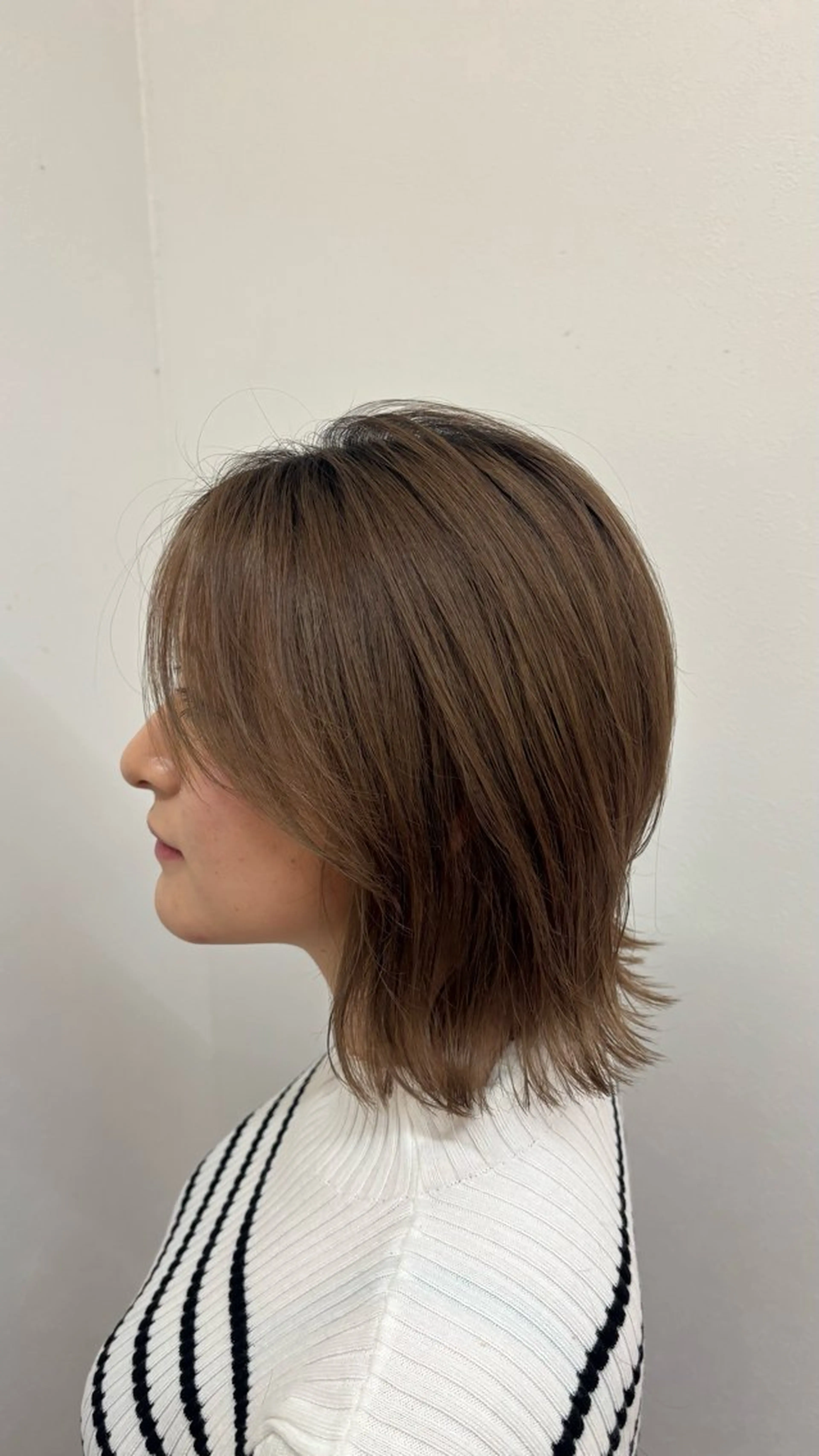 ミディアム 岩本 遥加のヘアスタイル