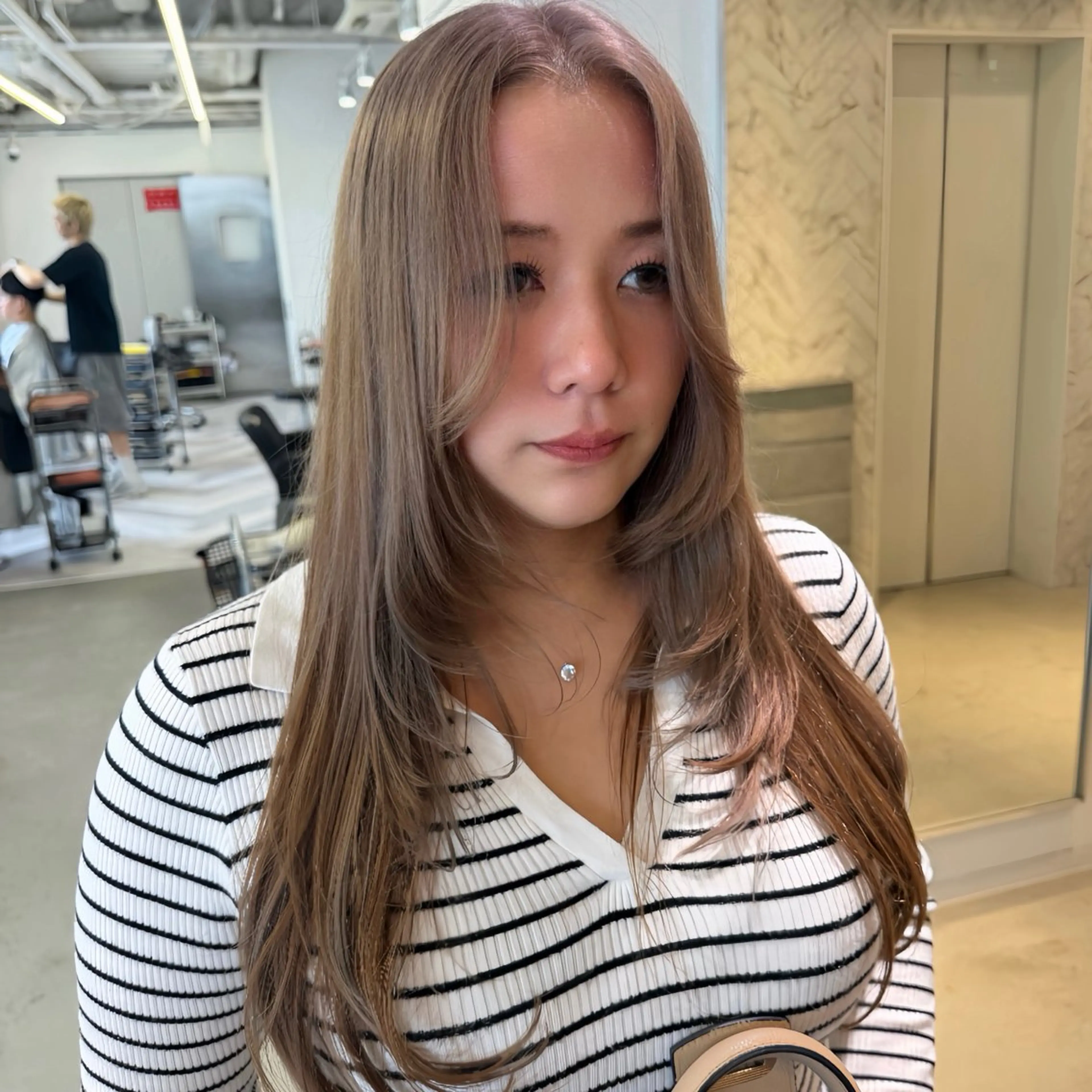 ロング カラー ブリーチ ハイトーンカラー ハイレイヤー レイヤーカット ヘアカラー トリートメント EIGHT　樹梨 ／韓国ヘア🩶のヘアスタイル