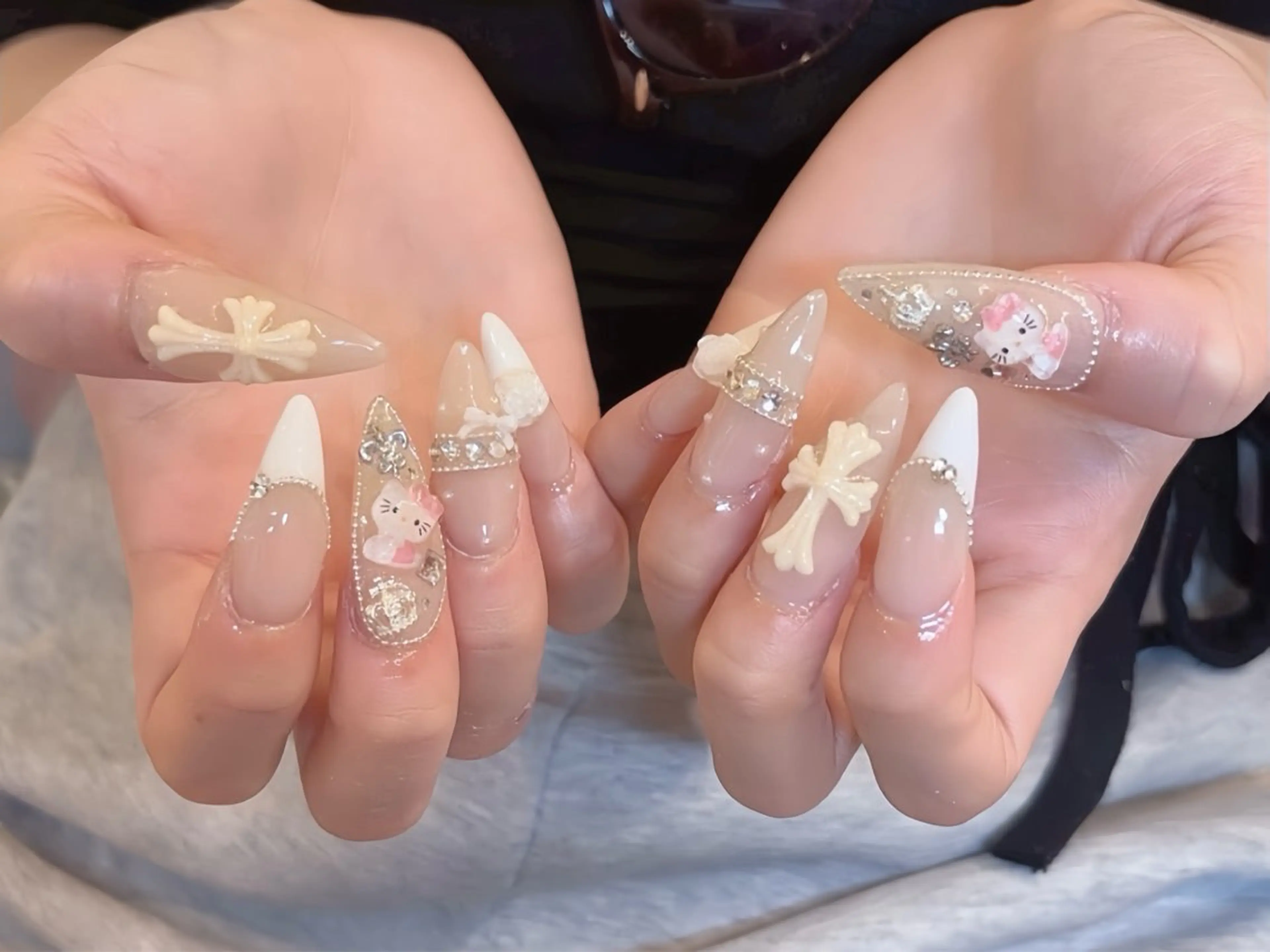 ネイル オーロラネイル チークネイル 桜ネイル クリアネイル ドット ハンドネイル Rin Nail 新大久保店のネイルデザイン