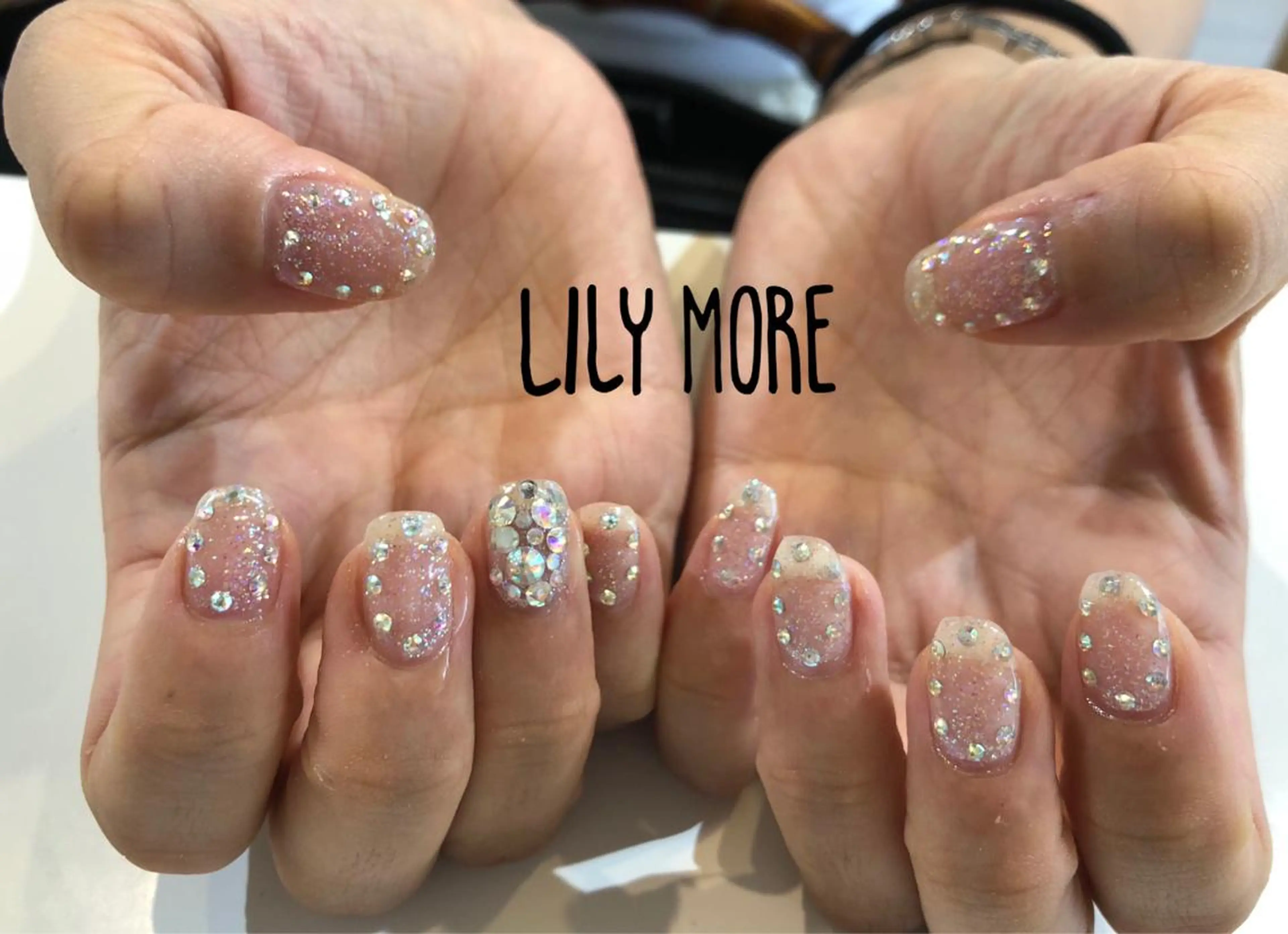 ネイル ストーンネイル Lily closetのネイルデザイン