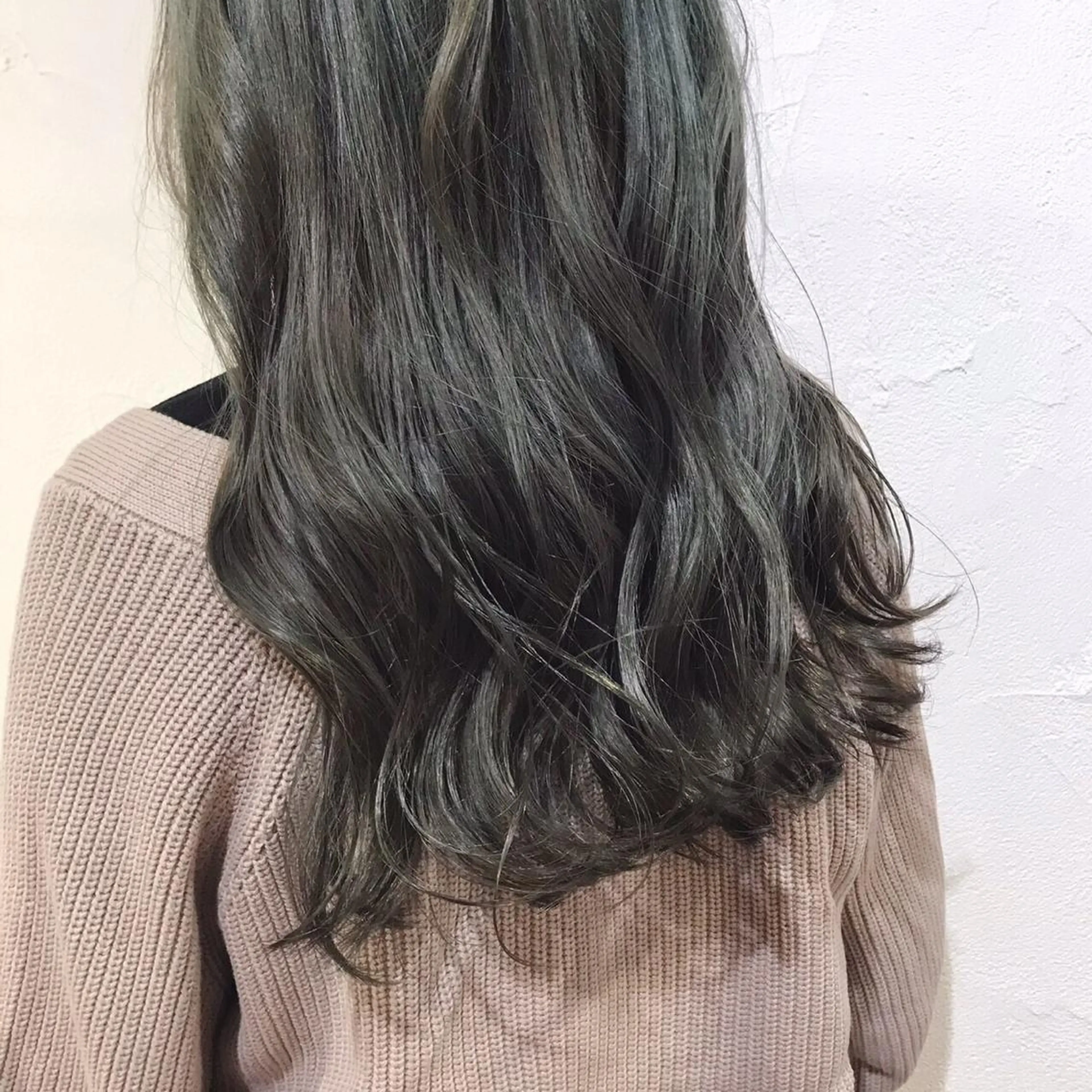 ミディアム カット ヘアカラー ナカオ ヤストシのヘアスタイル